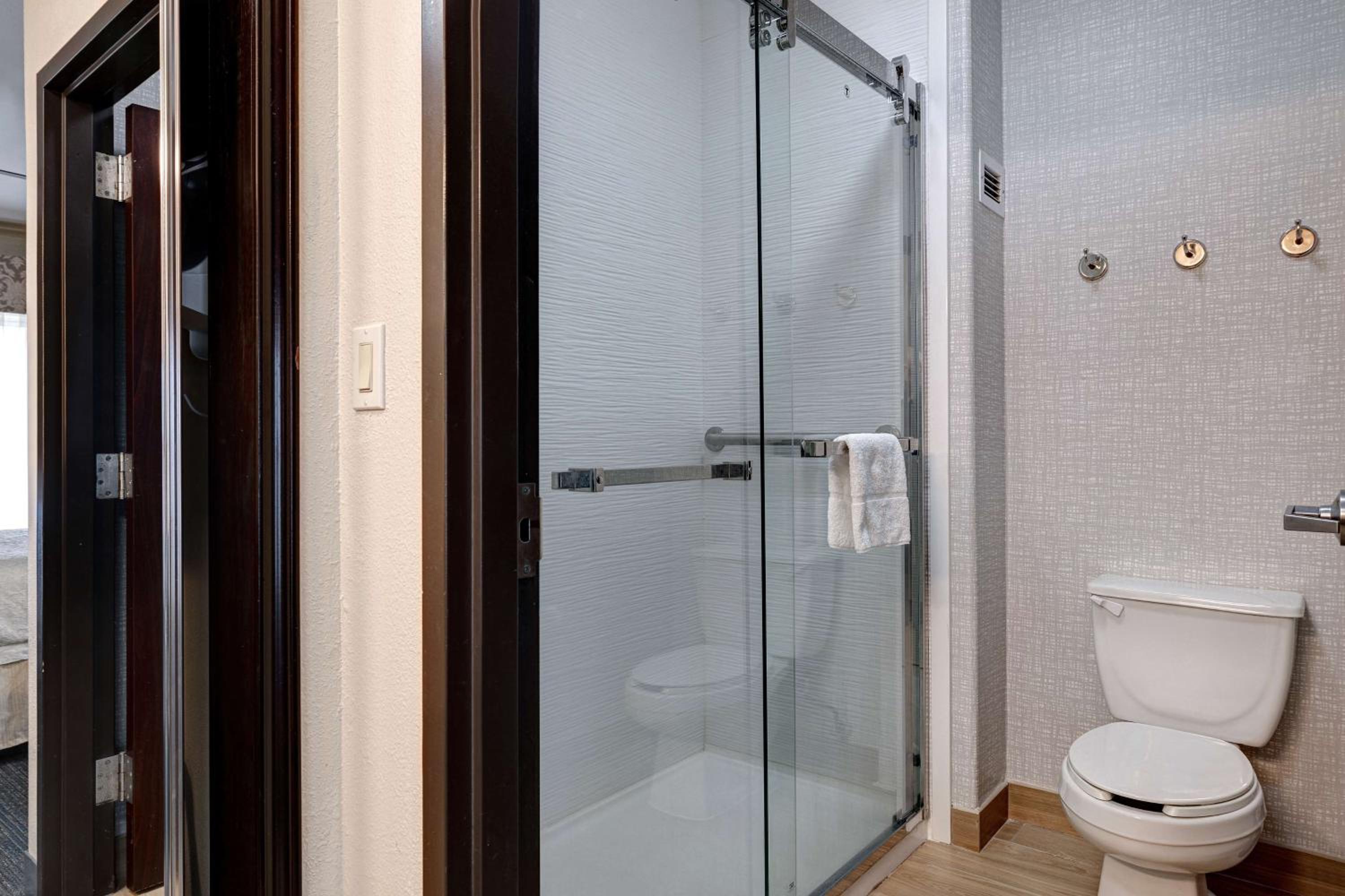 King Studio Suite with Balcony - Non-Smoking - Photo 3