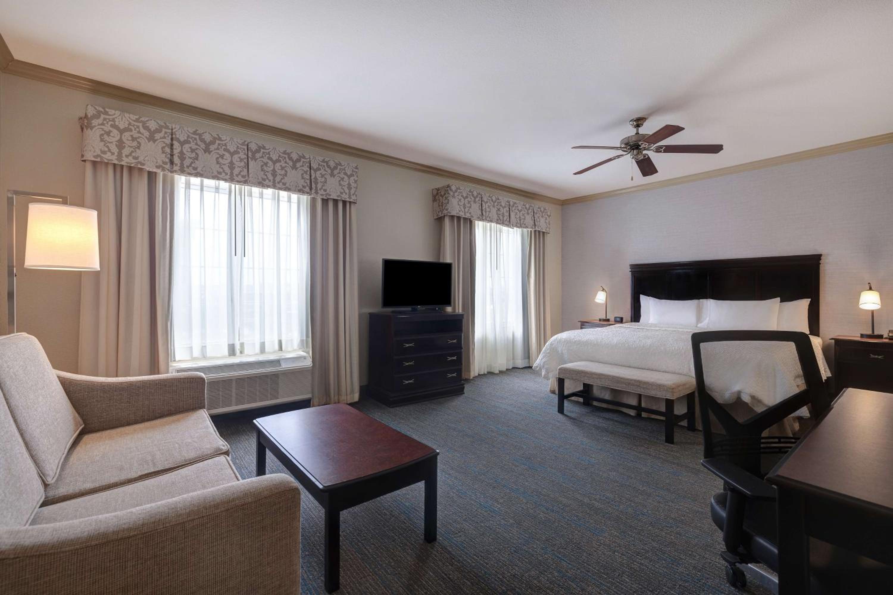 King Studio Suite with Sofa Bed - Non-Smoking - Photo 4