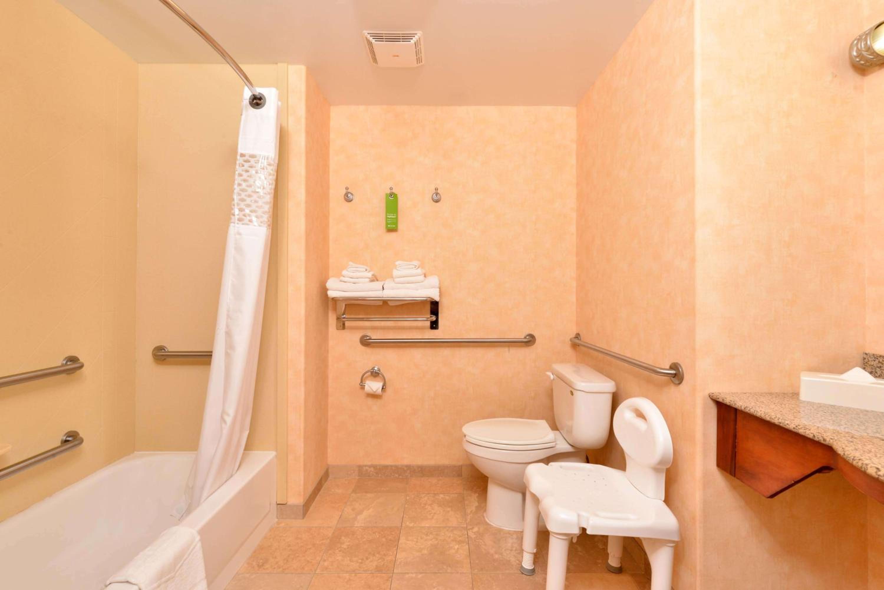Queen Room with Two Queen Beds - Mobility and Hearing Access/Non-Smoking - Photo 2