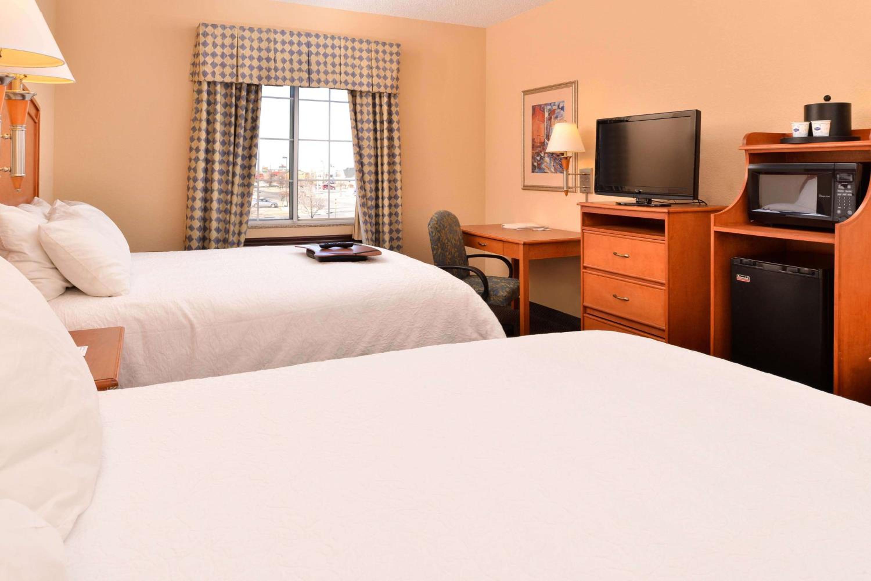 Queen Room with Two Queen Beds - Mobility and Hearing Access/Non-Smoking - Photo 3