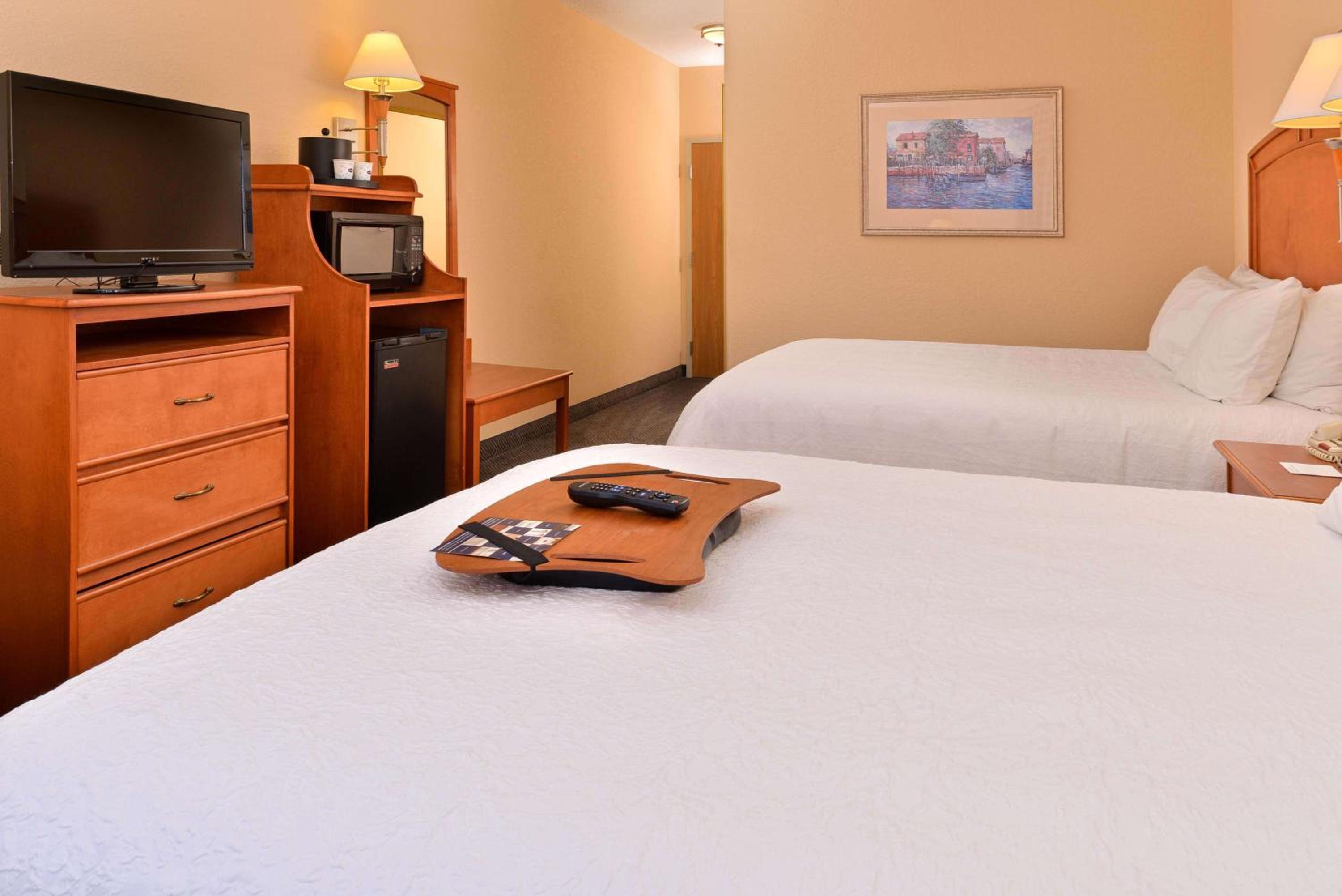 Queen Room with Two Queen Beds - Mobility and Hearing Access/Non-Smoking - Photo 4