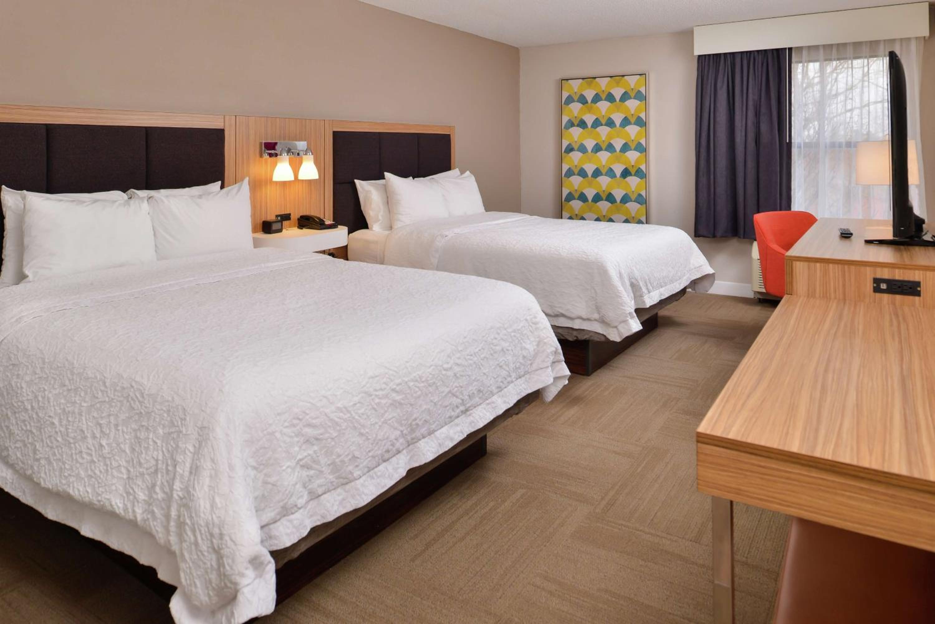 Room with Two Queen Beds - Non-Smoking - Photo 2