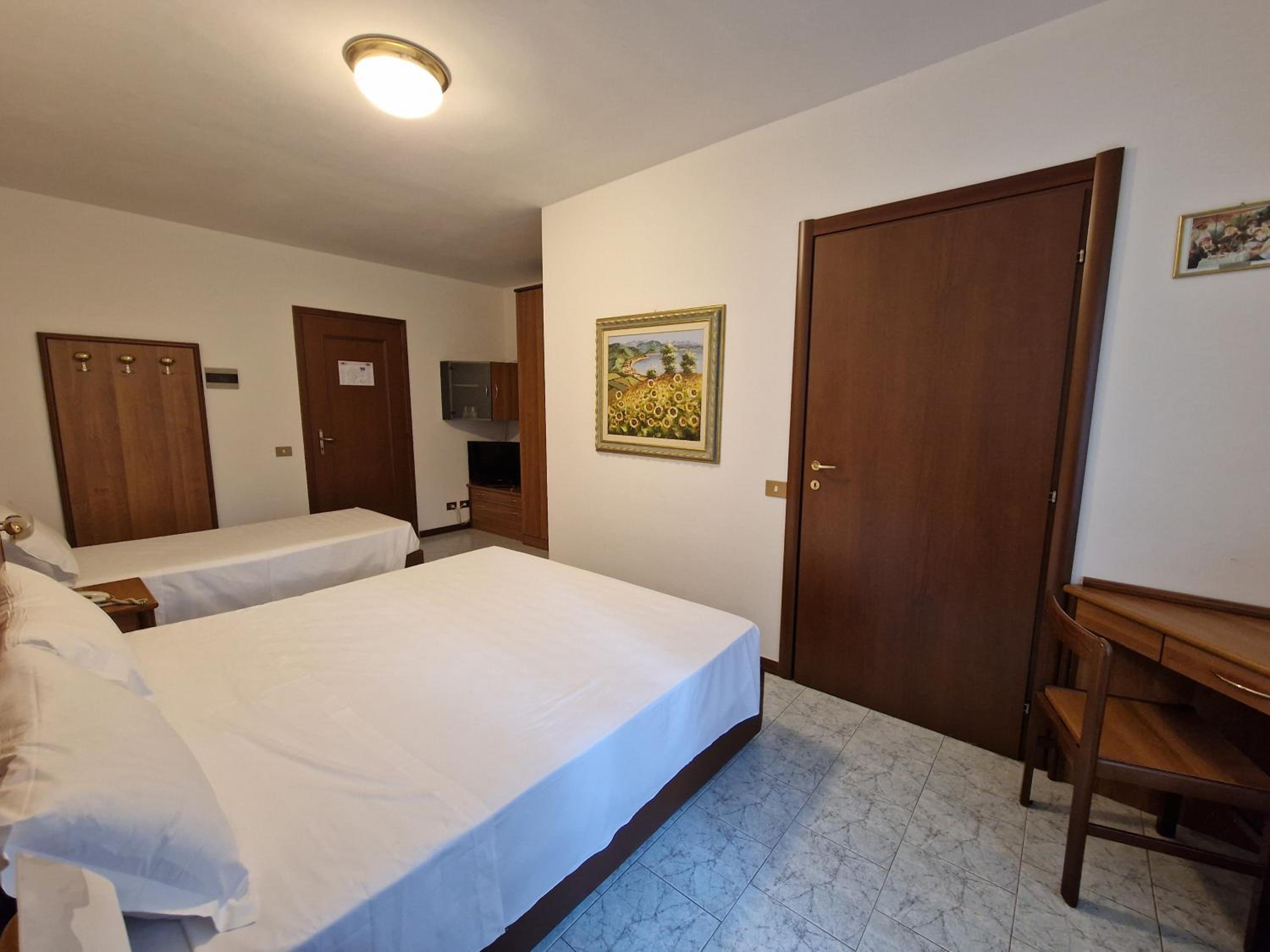 Triple Room - Photo 6