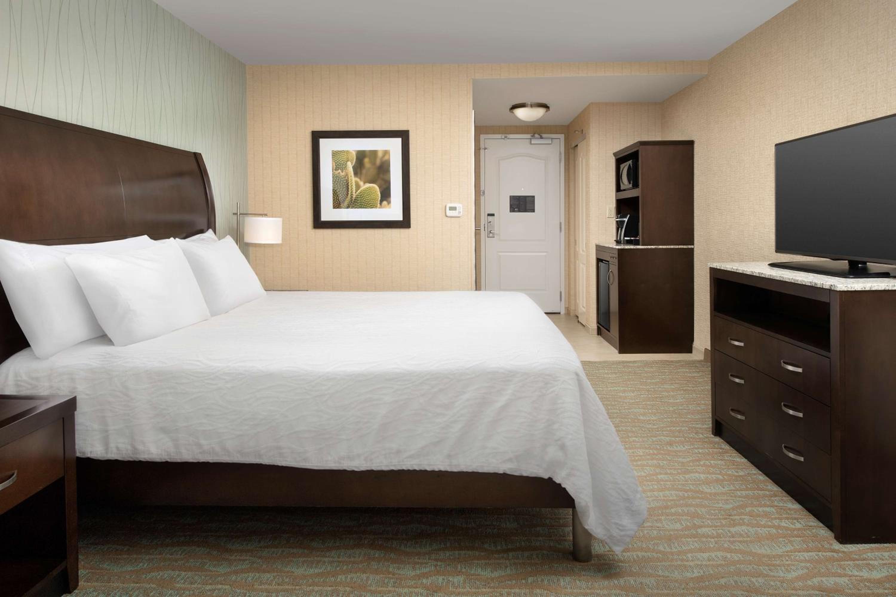 King Room with Tub - Mobility and Hearing Access