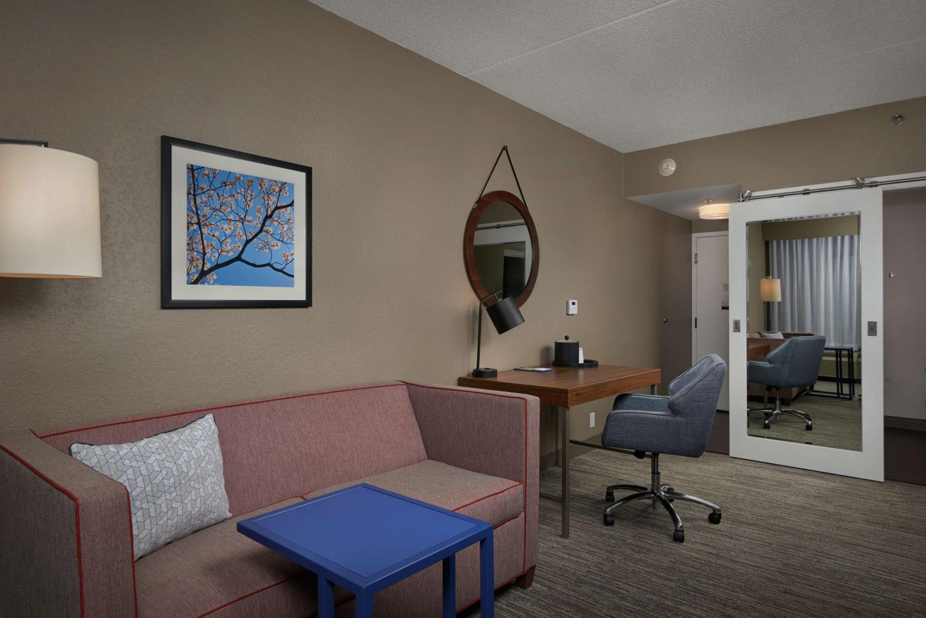 King Room with Accessible Tub - Mobility and Hearing Access/Non-Smoking - Photo 1