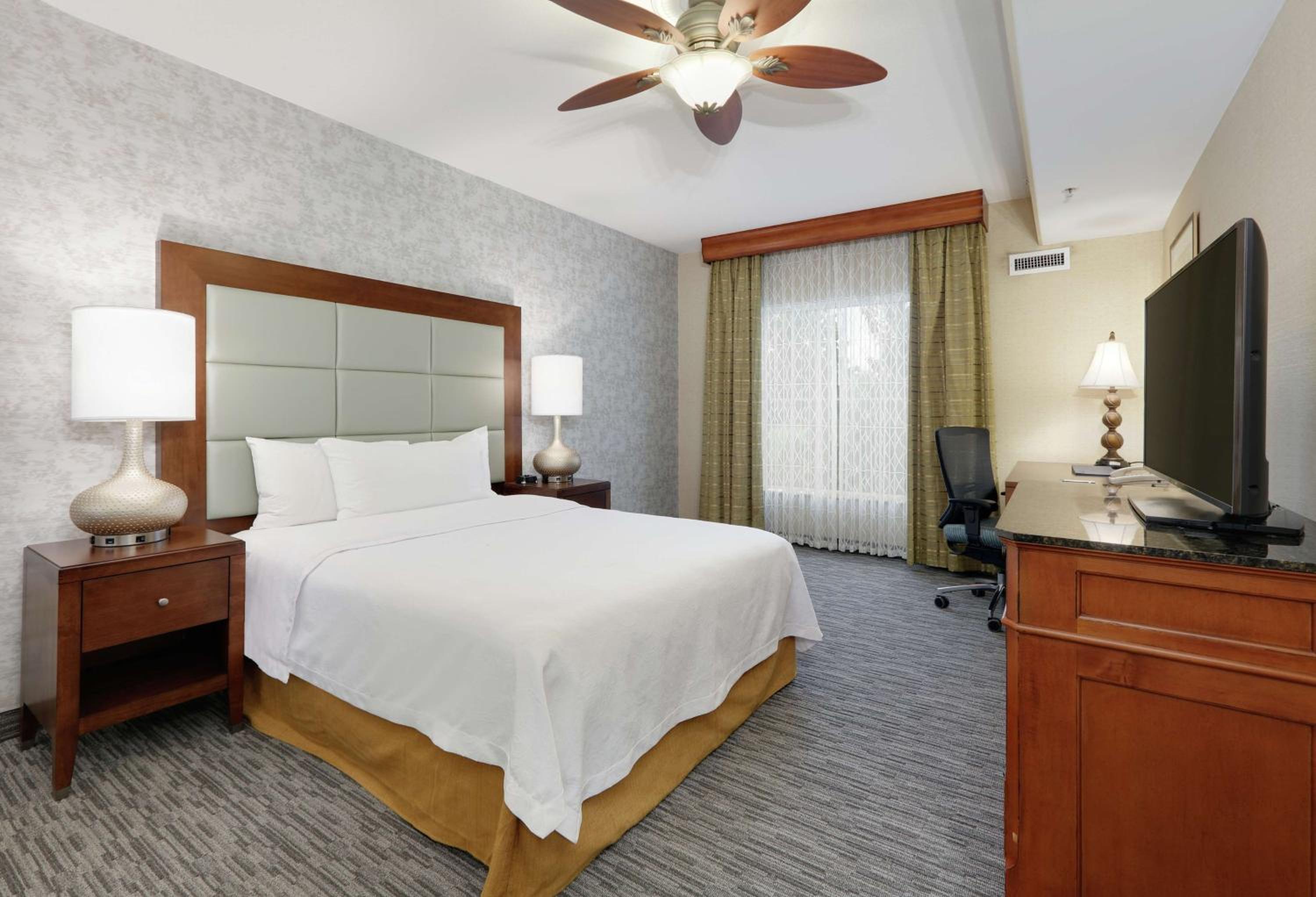 One-Bedroom King Suite - Non-Smoking - Photo 1