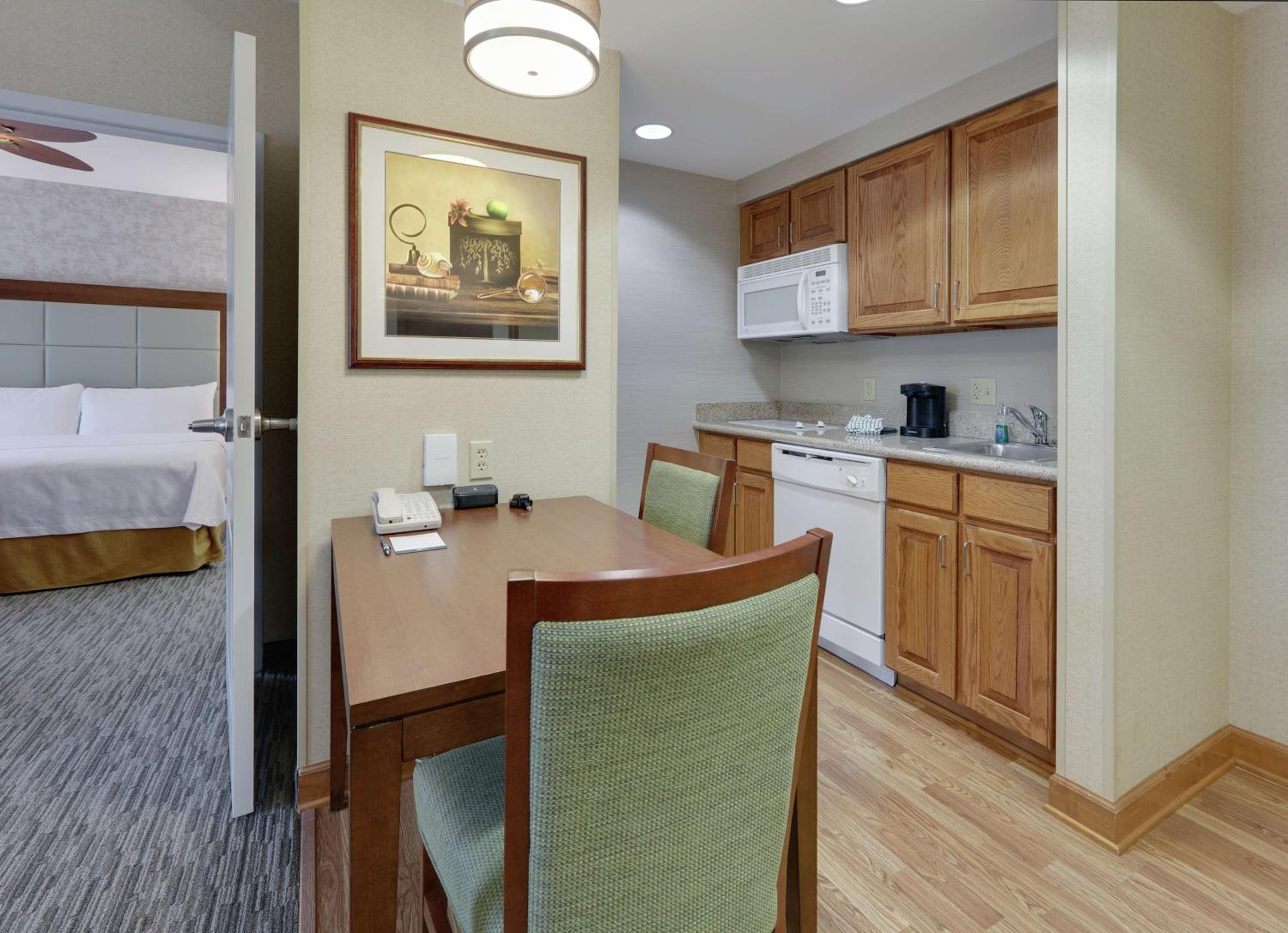 One-Bedroom King Suite - Non-Smoking - Photo 5