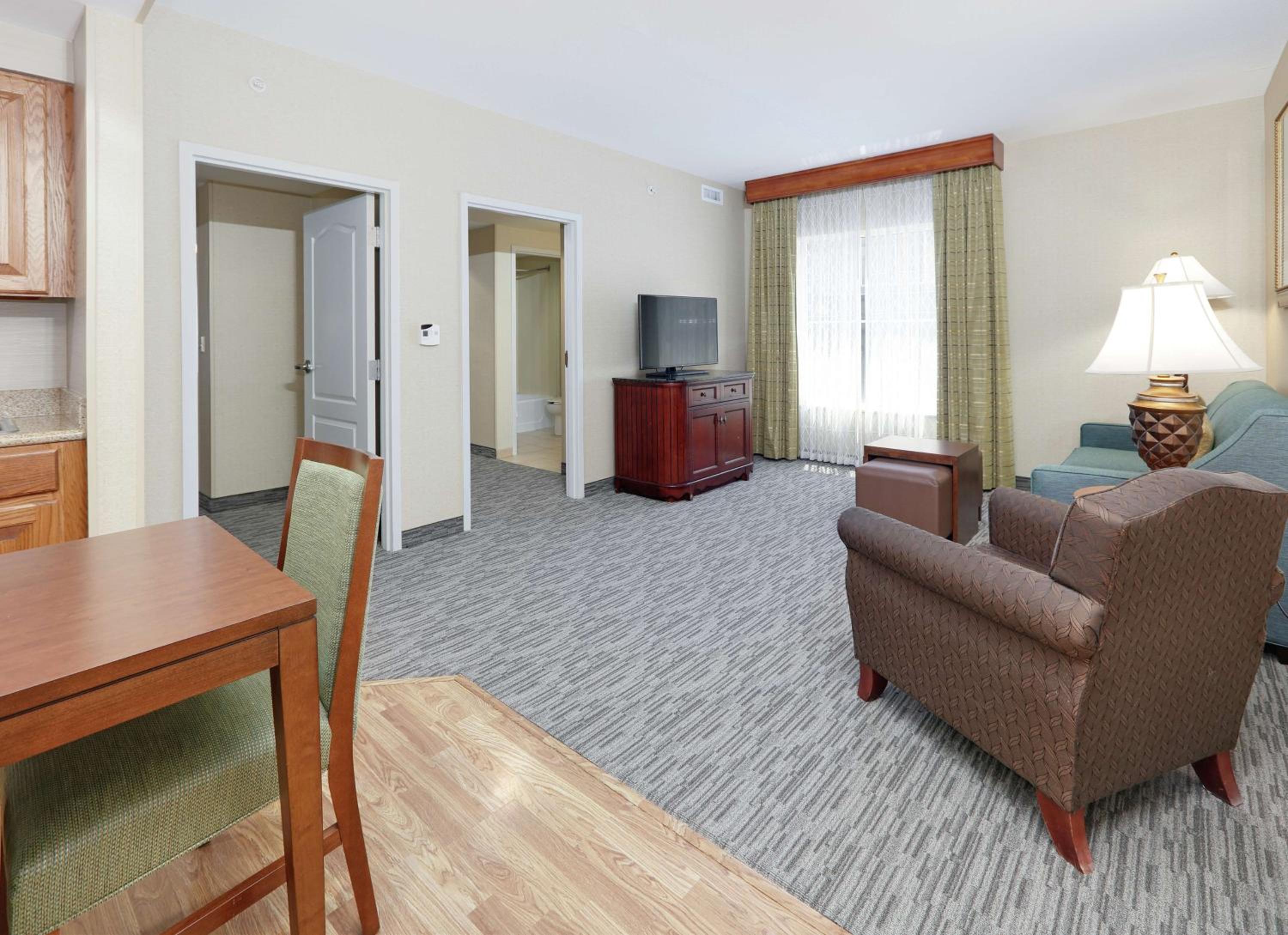 Two-Bedroom Suite - Photo 3