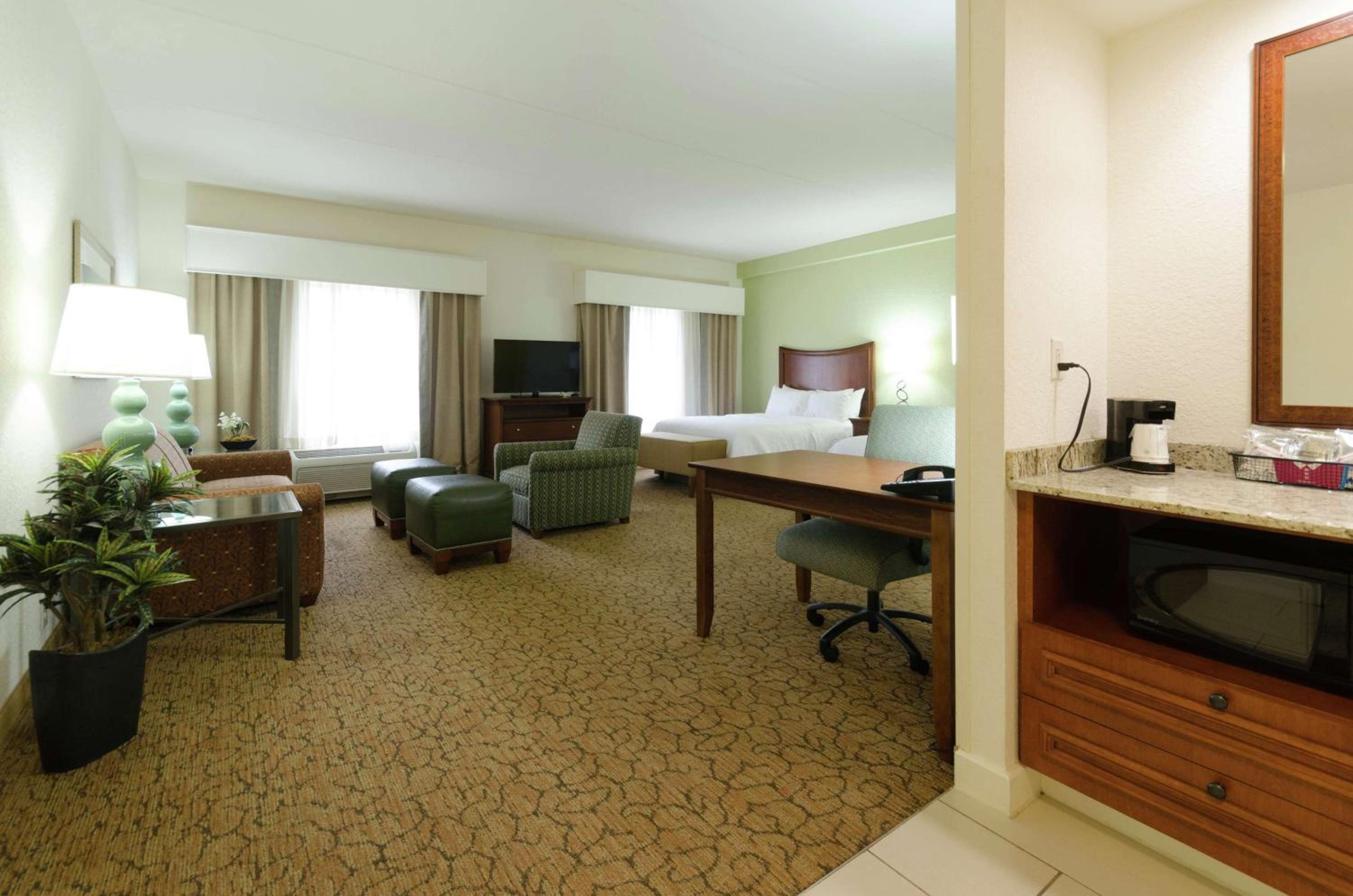 Studio Suite with Two Queen Beds and Kitchenette - Non-Smoking - Photo 3