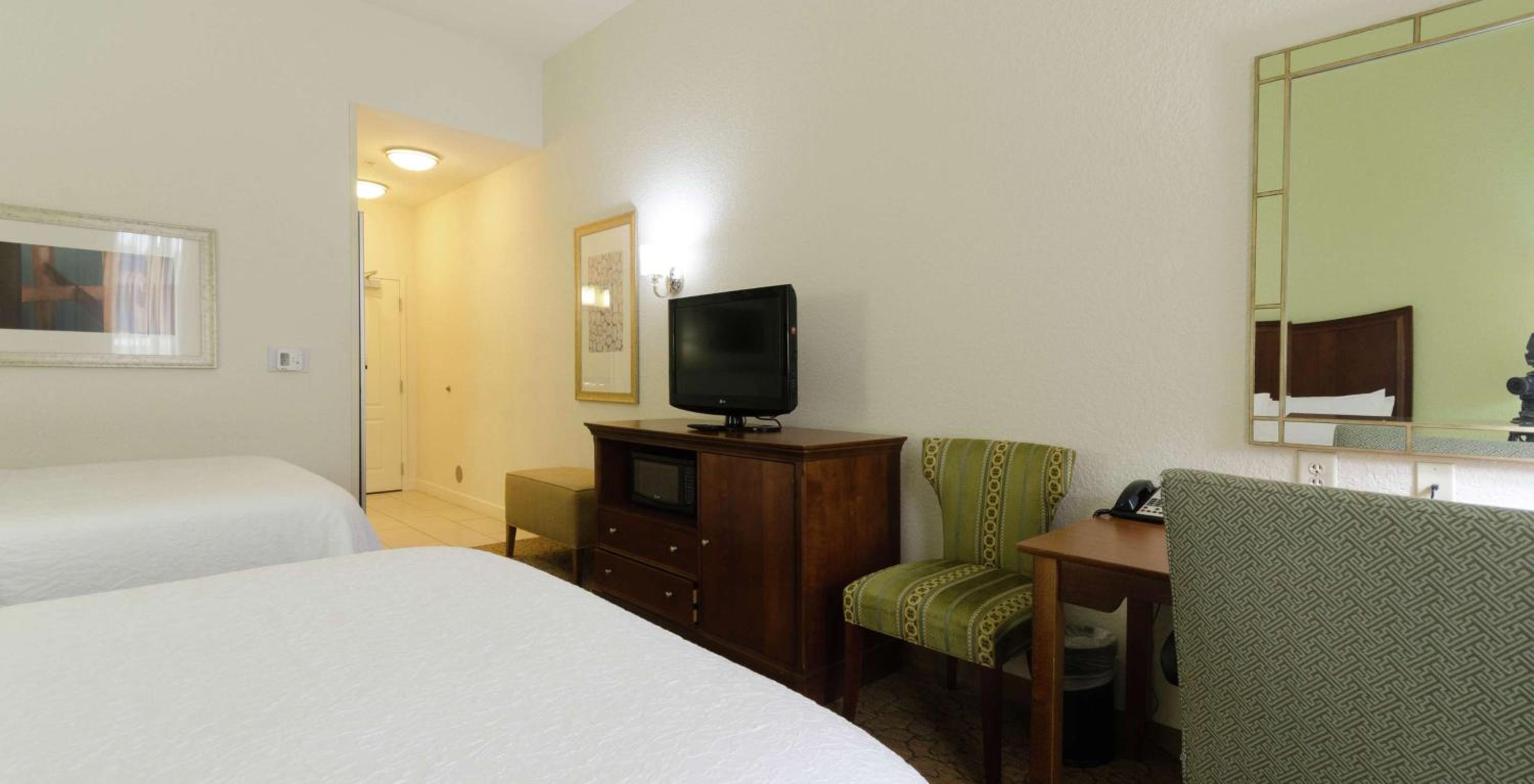 Room with Two Queen Beds - Non-Smoking - Photo 2