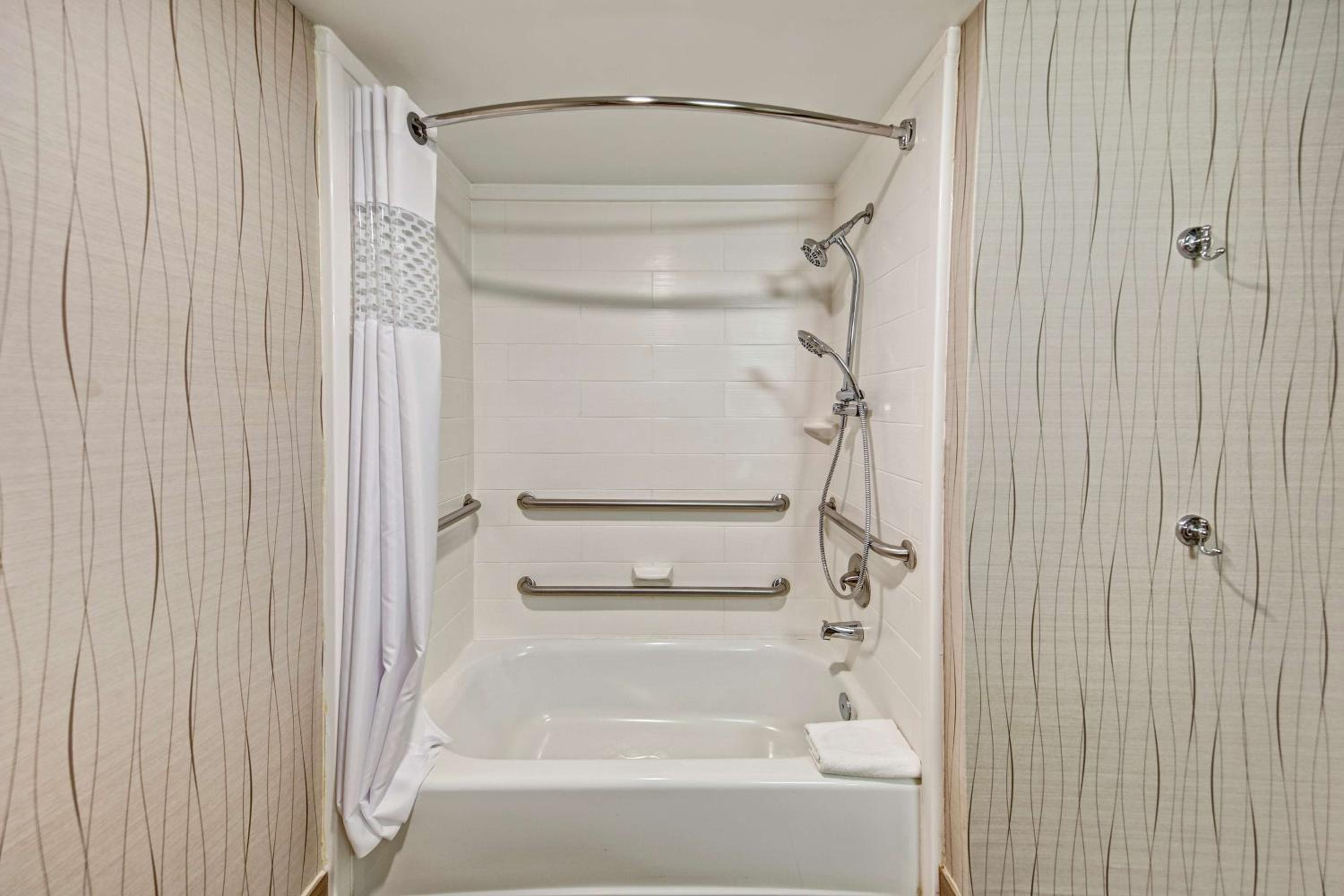 King Room - Mobility Access/Non-Smoking photo 2