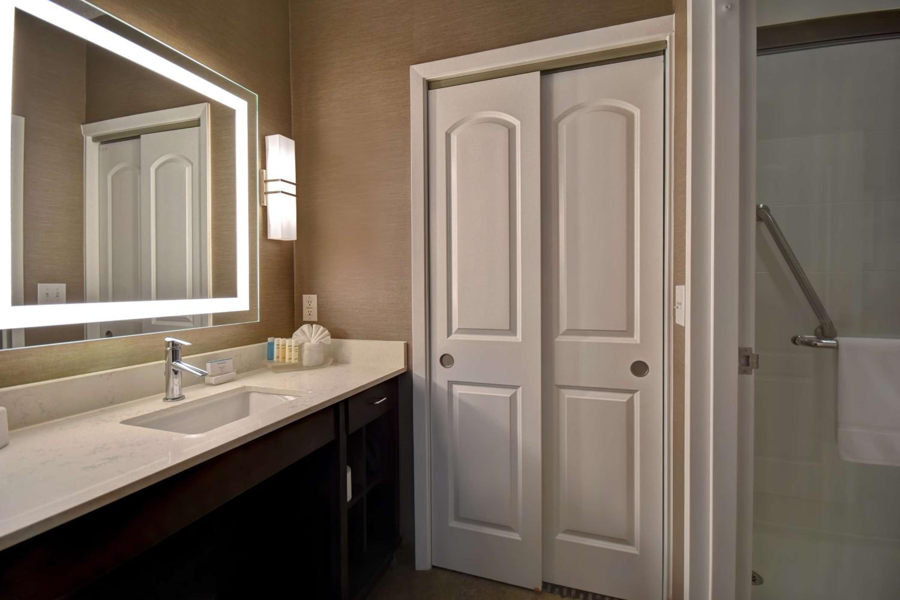 One-Bedroom King Suite - Non-Smoking - Photo 5