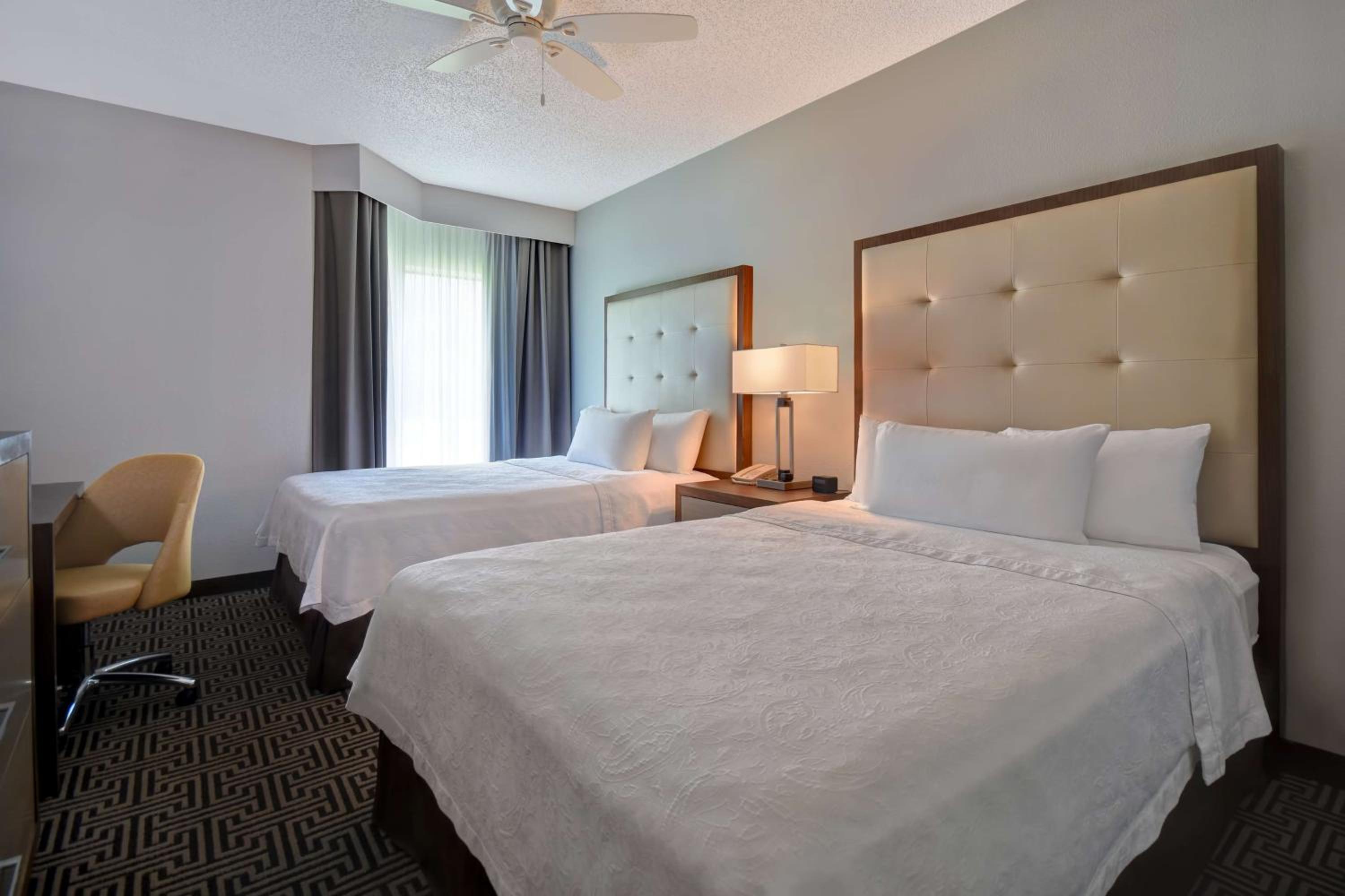 One-Bedroom Queen Suite with Two Queen Beds - Non-Smoking - Photo 5