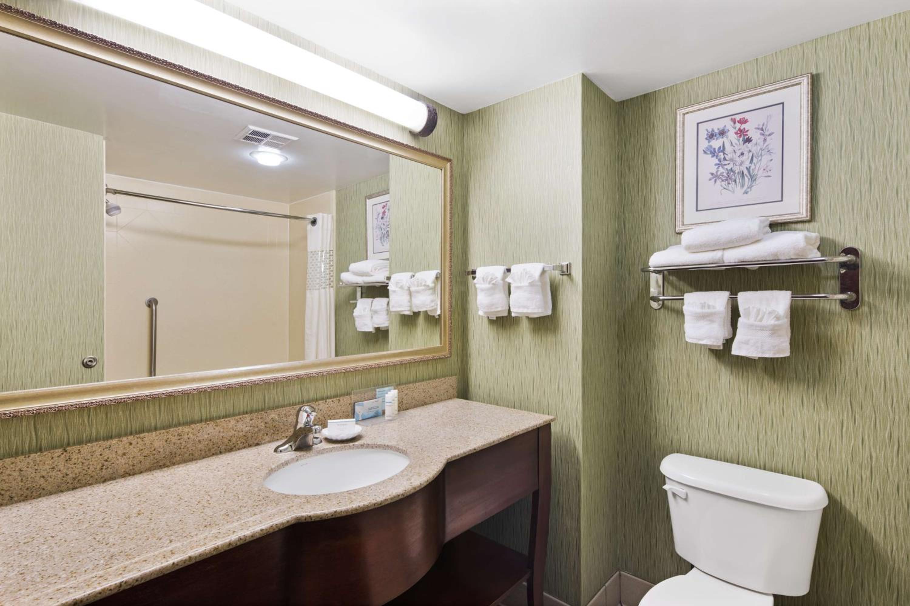 Room with Two Queen Beds - Non-Smoking - Photo 4