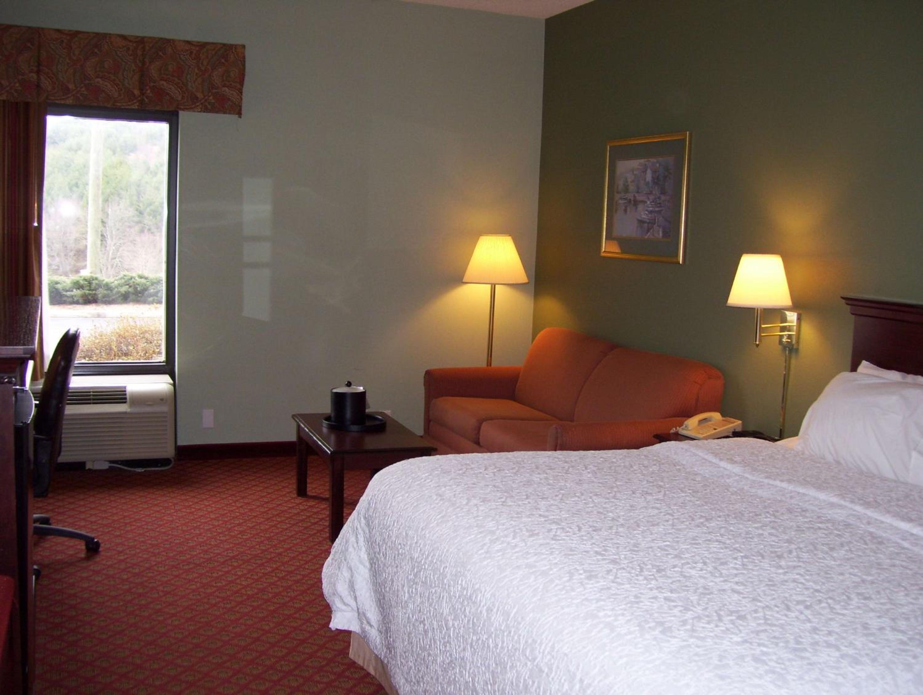 King Room with Sofa Bed and Study - Non-Smoking - Photo 1