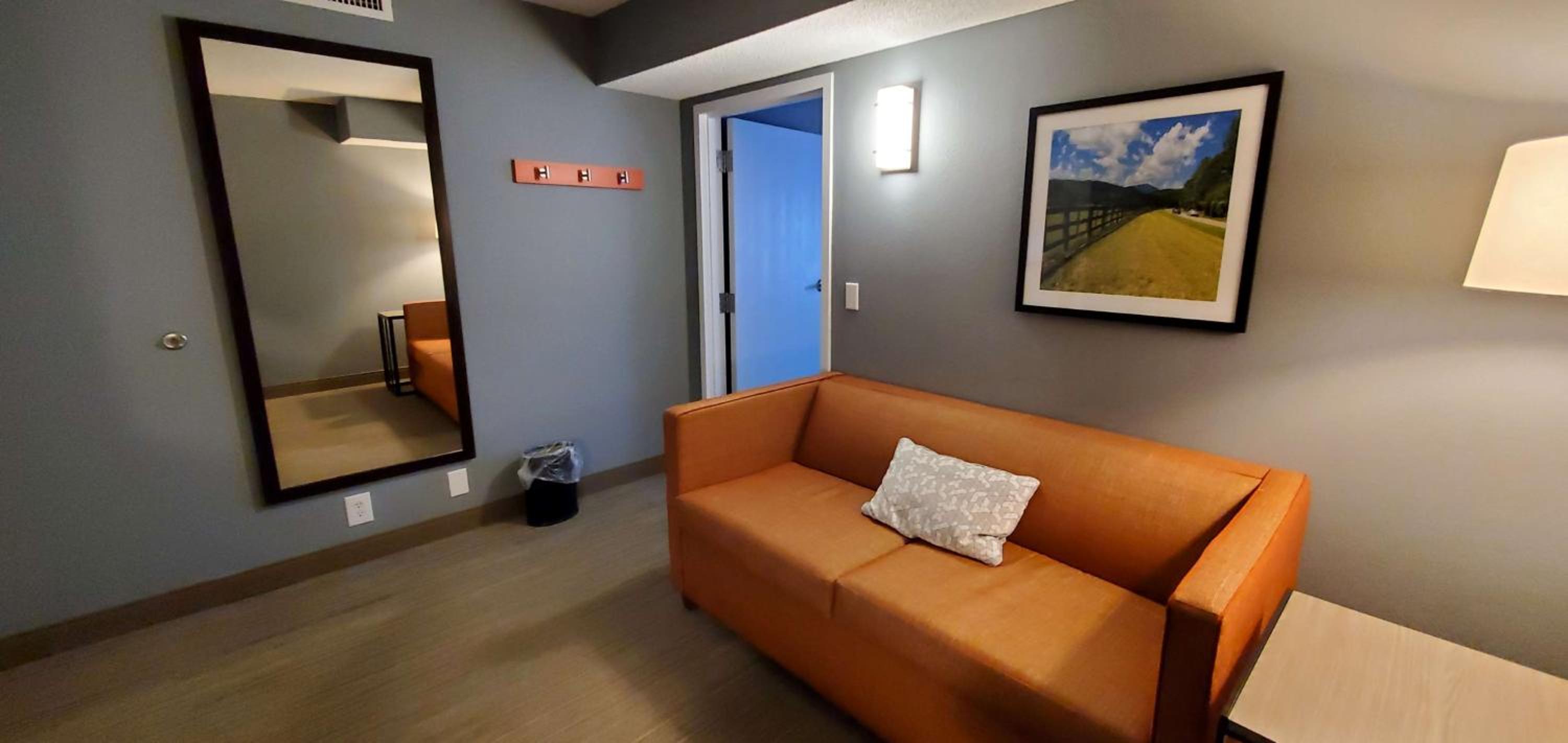 Queen Suite with Two Queen Beds - Non-Smoking - Photo 1