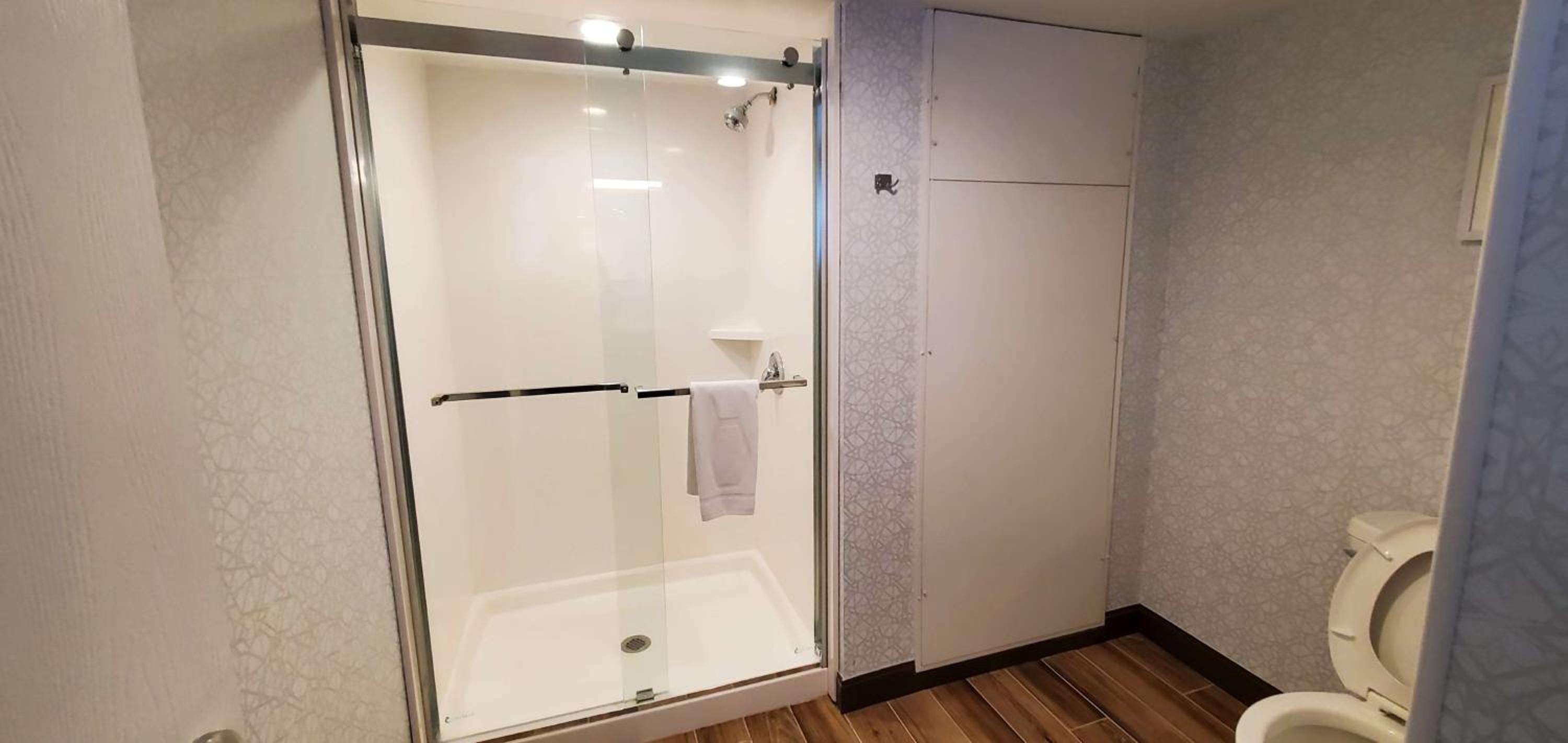 Queen Suite with Two Queen Beds - Non-Smoking - Photo 6
