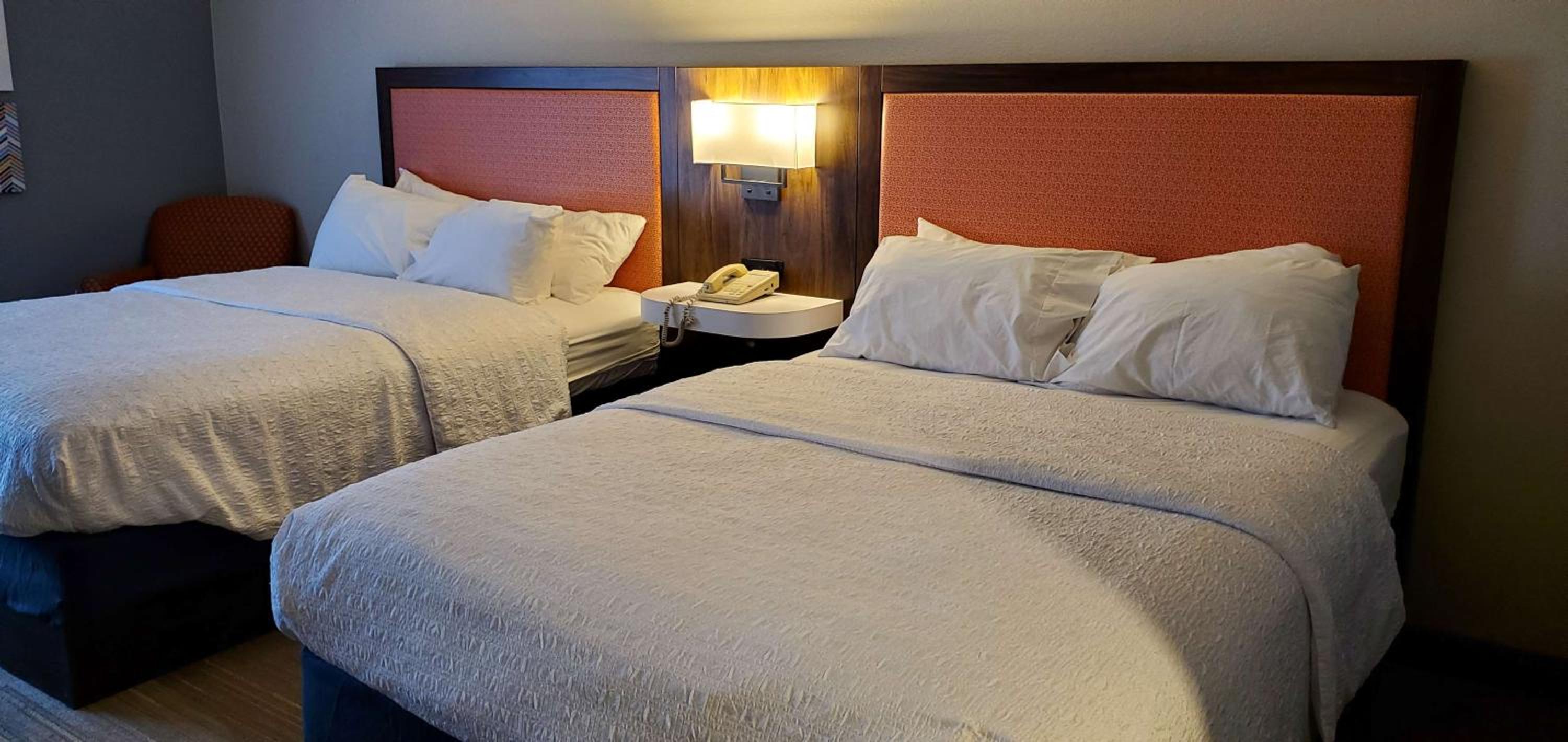 Room with Two Queen Beds - Non-Smoking - Photo 5