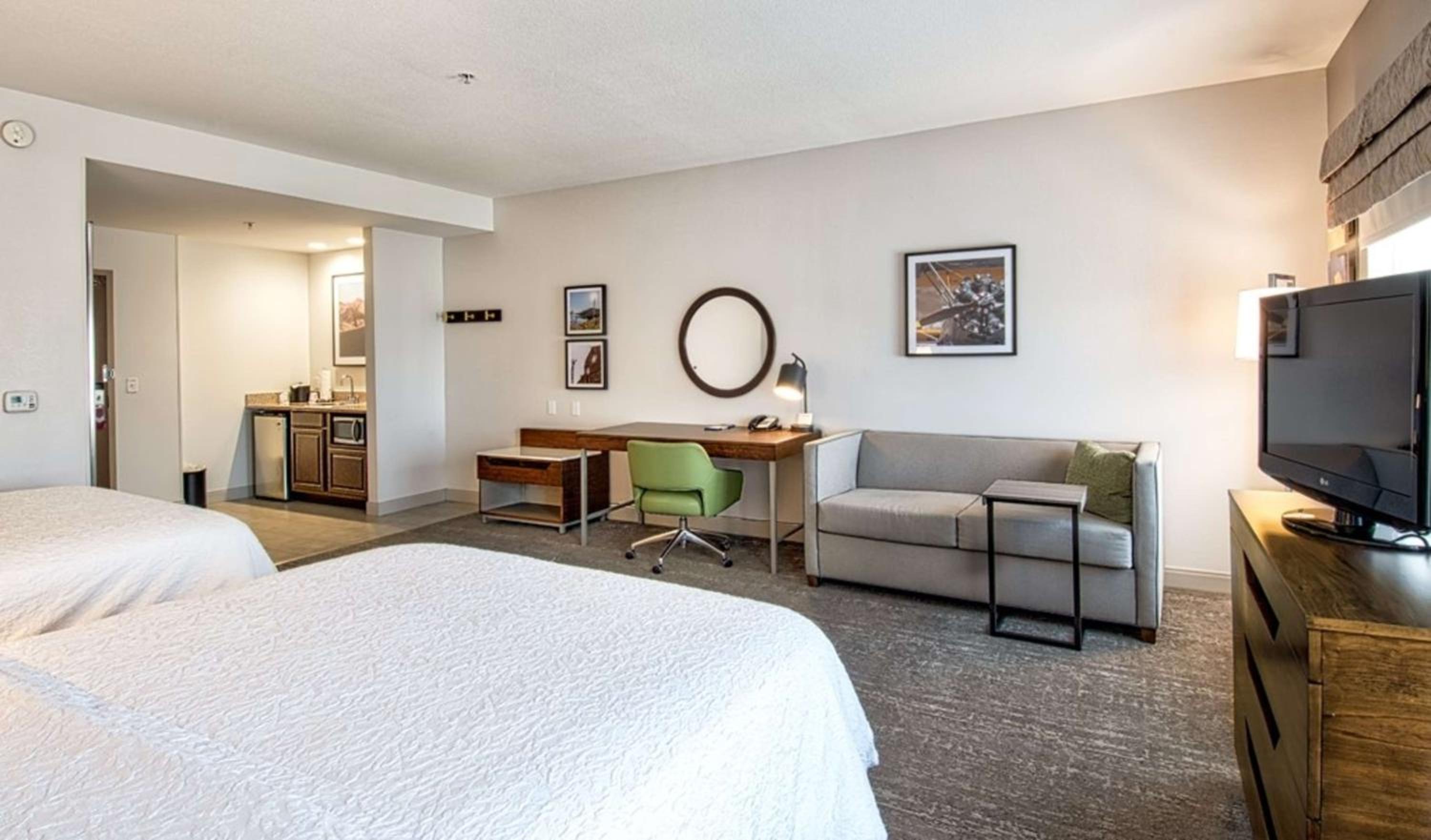 King Studio Suite with Sofa Bed - Non-Smoking - Photo 5