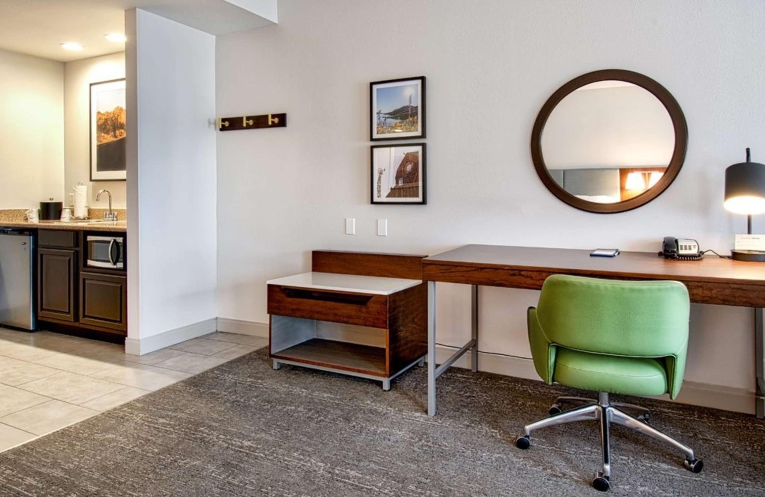 King Studio Suite with Sofa Bed - Non-Smoking - Photo 8
