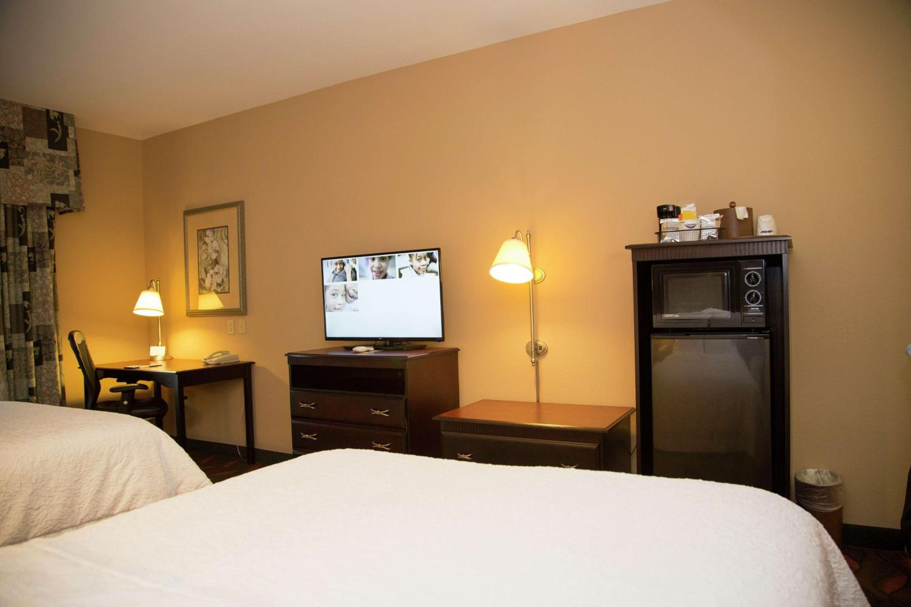 Room with Two Queen Beds - Non-Smoking - Photo 1