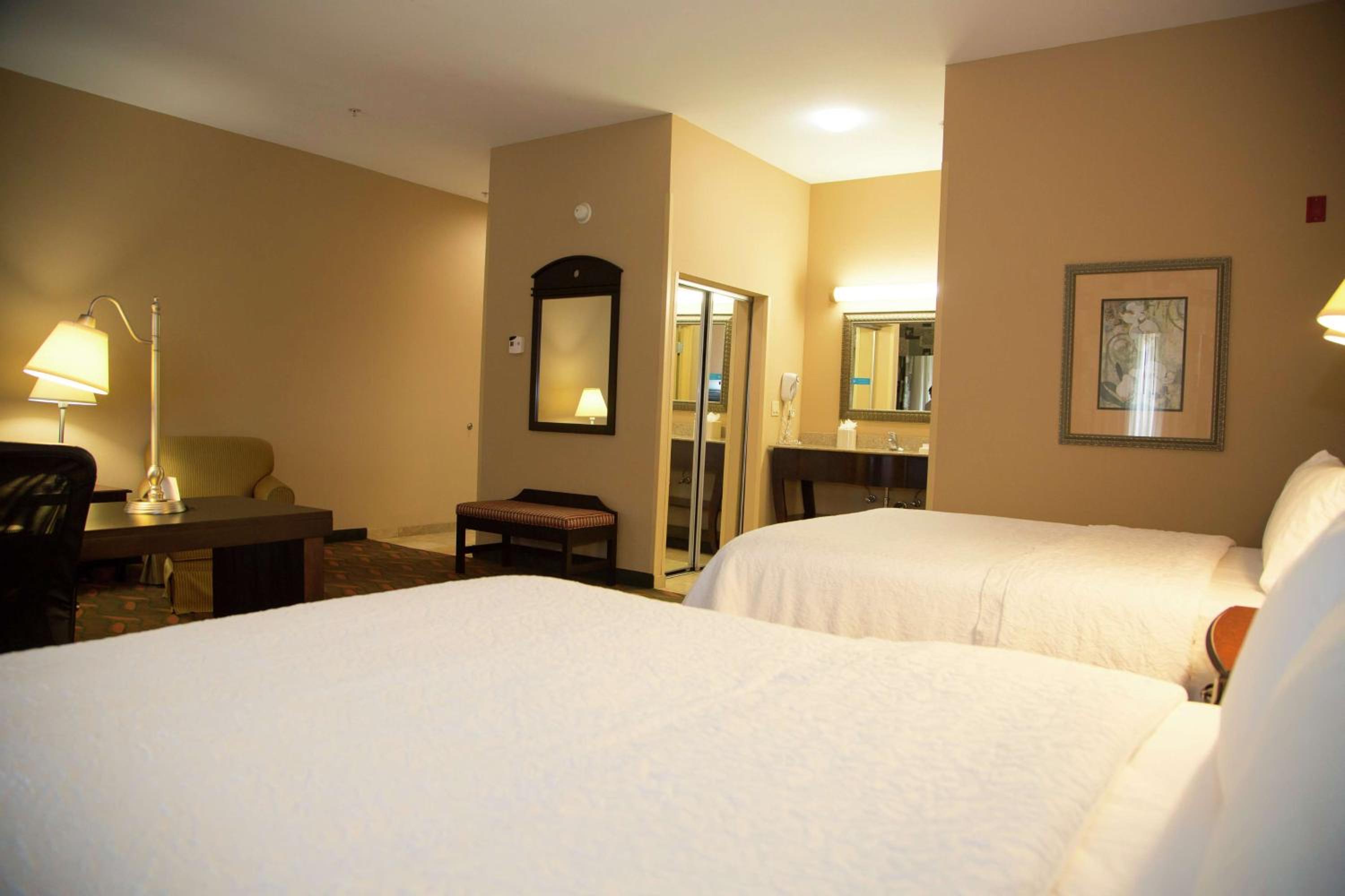 Studio Suite with Two Queen Beds and Sofa Bed - Non-Smoking - Photo 8