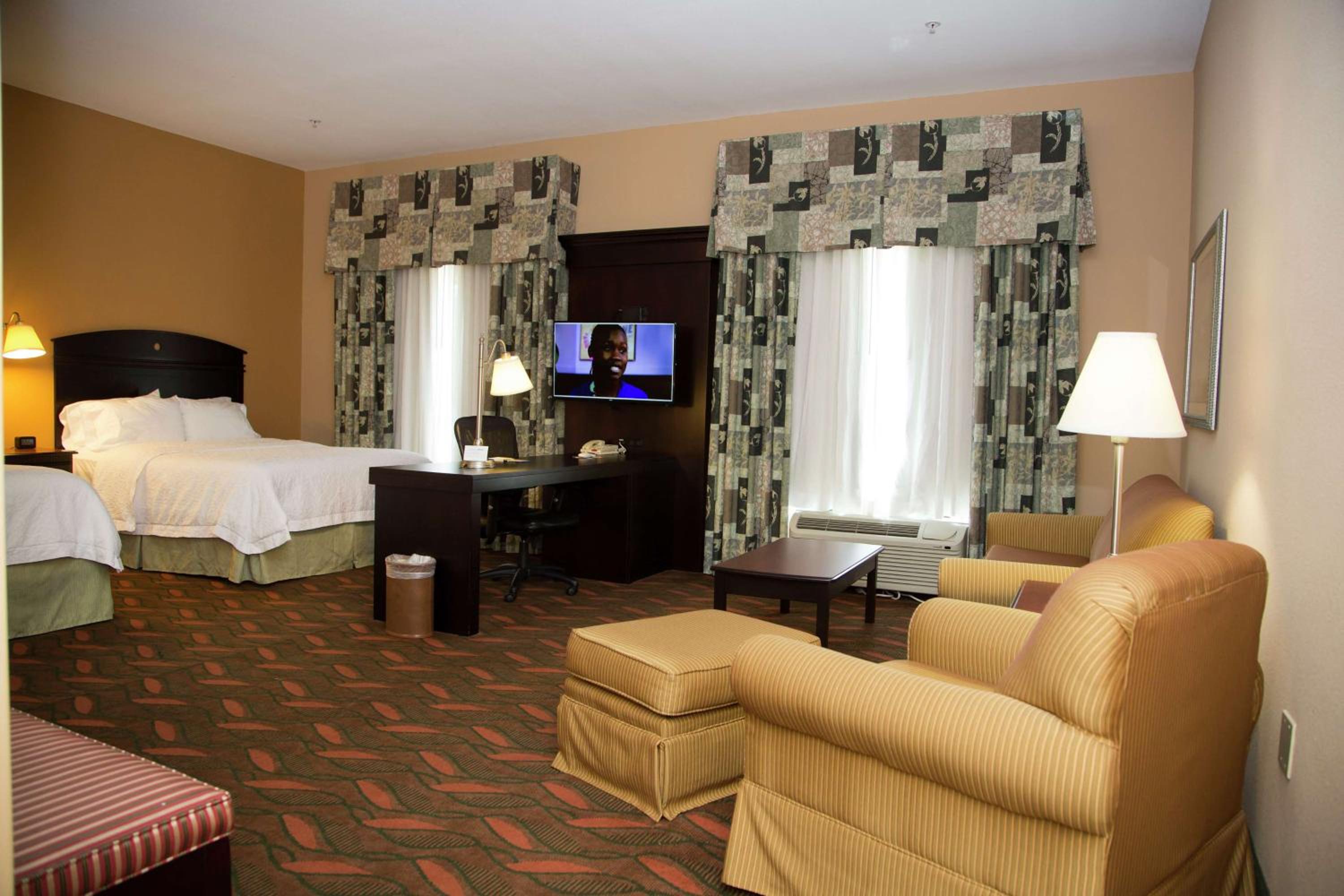 Studio Suite with Two Queen Beds and Sofa Bed - Non-Smoking - Photo 9