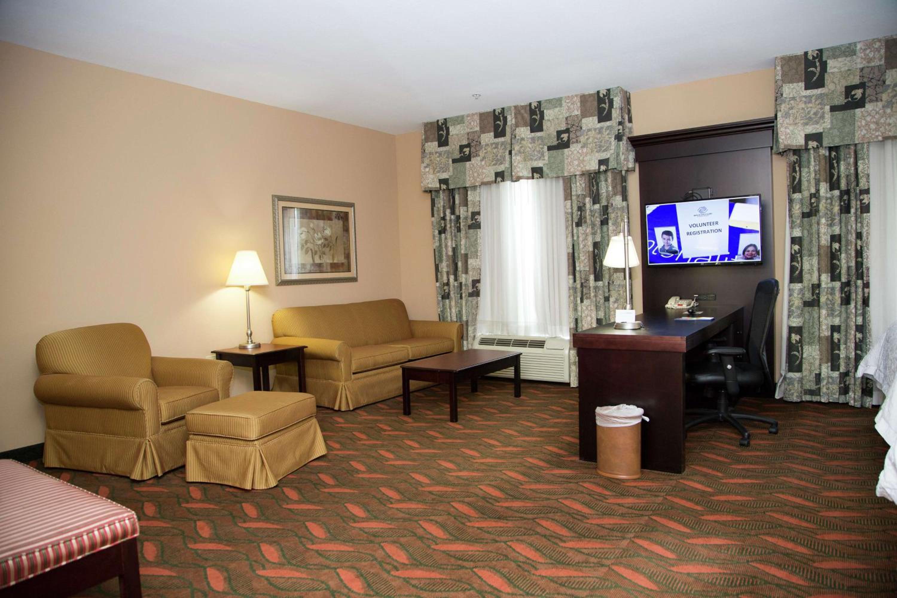 Studio Suite with Two Queen Beds and Sofa Bed - Non-Smoking - Photo 10