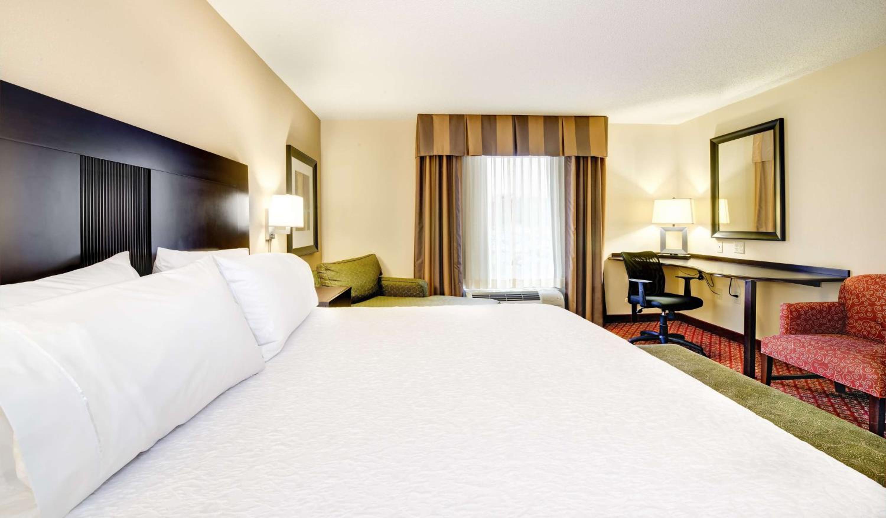 King Room with King Bed - Non-Smoking - Photo 1