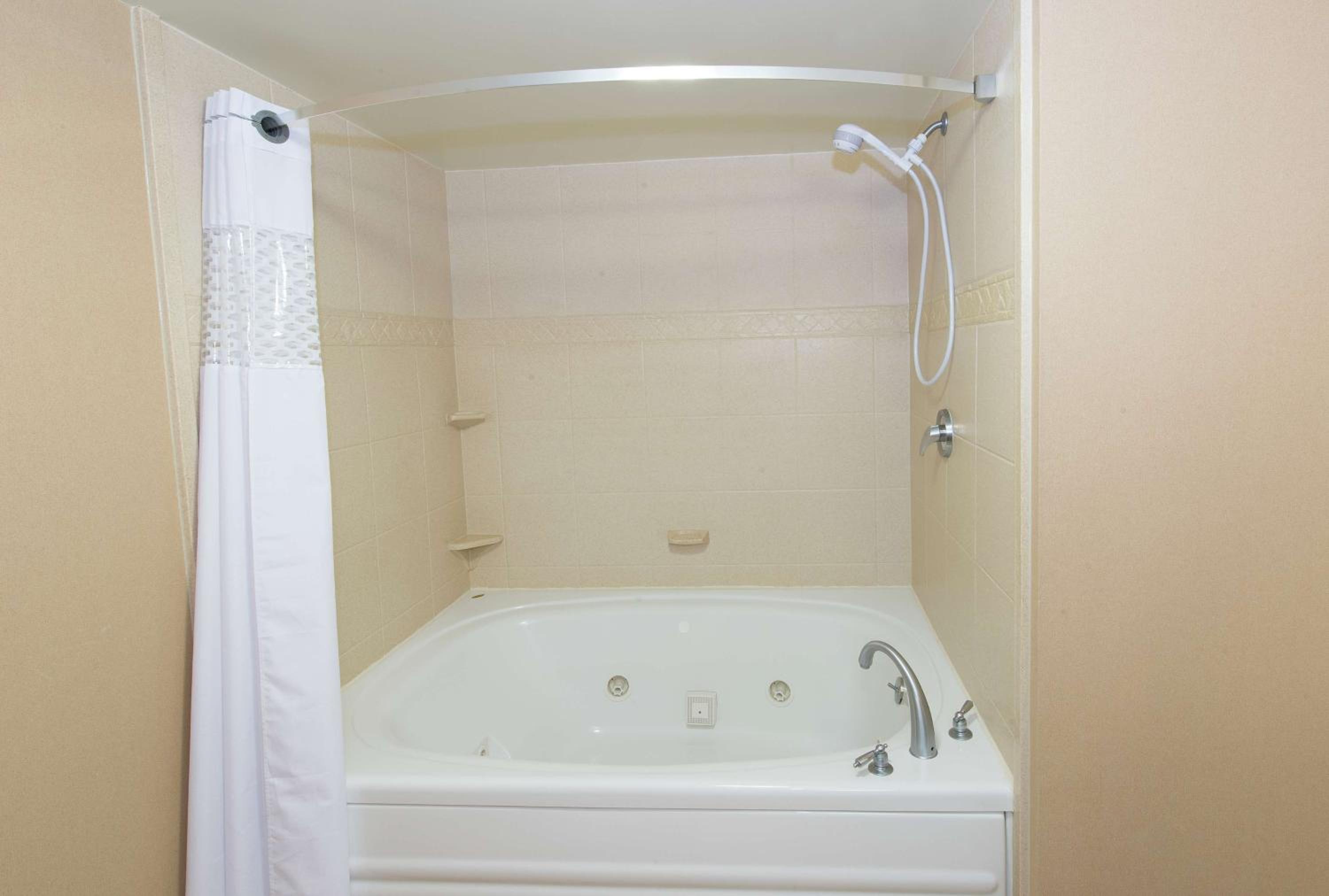 King Studio Suite - Non-Smoking - Photo 7