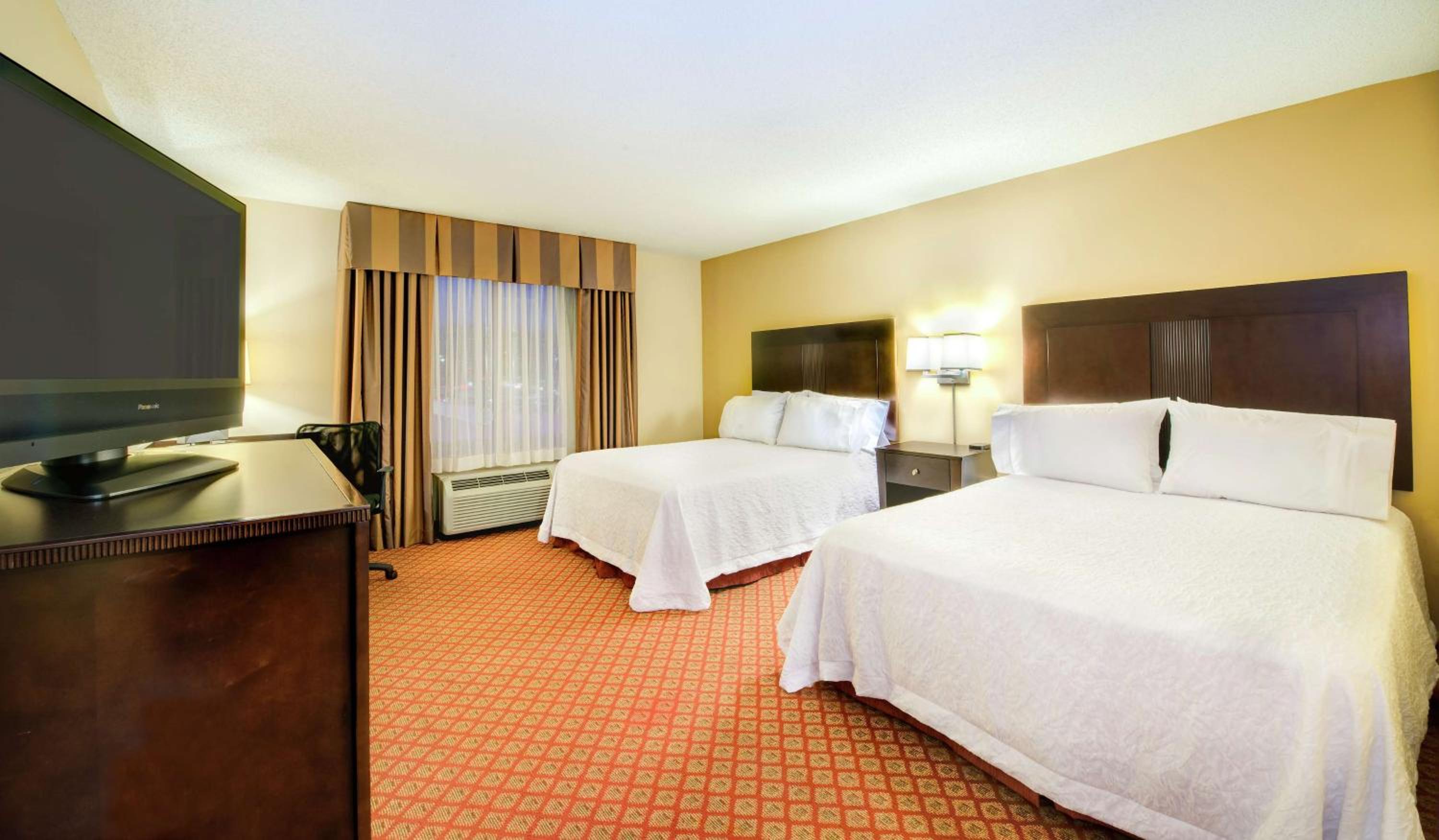 Room with Two Queen Beds - Non-Smoking - Photo 5