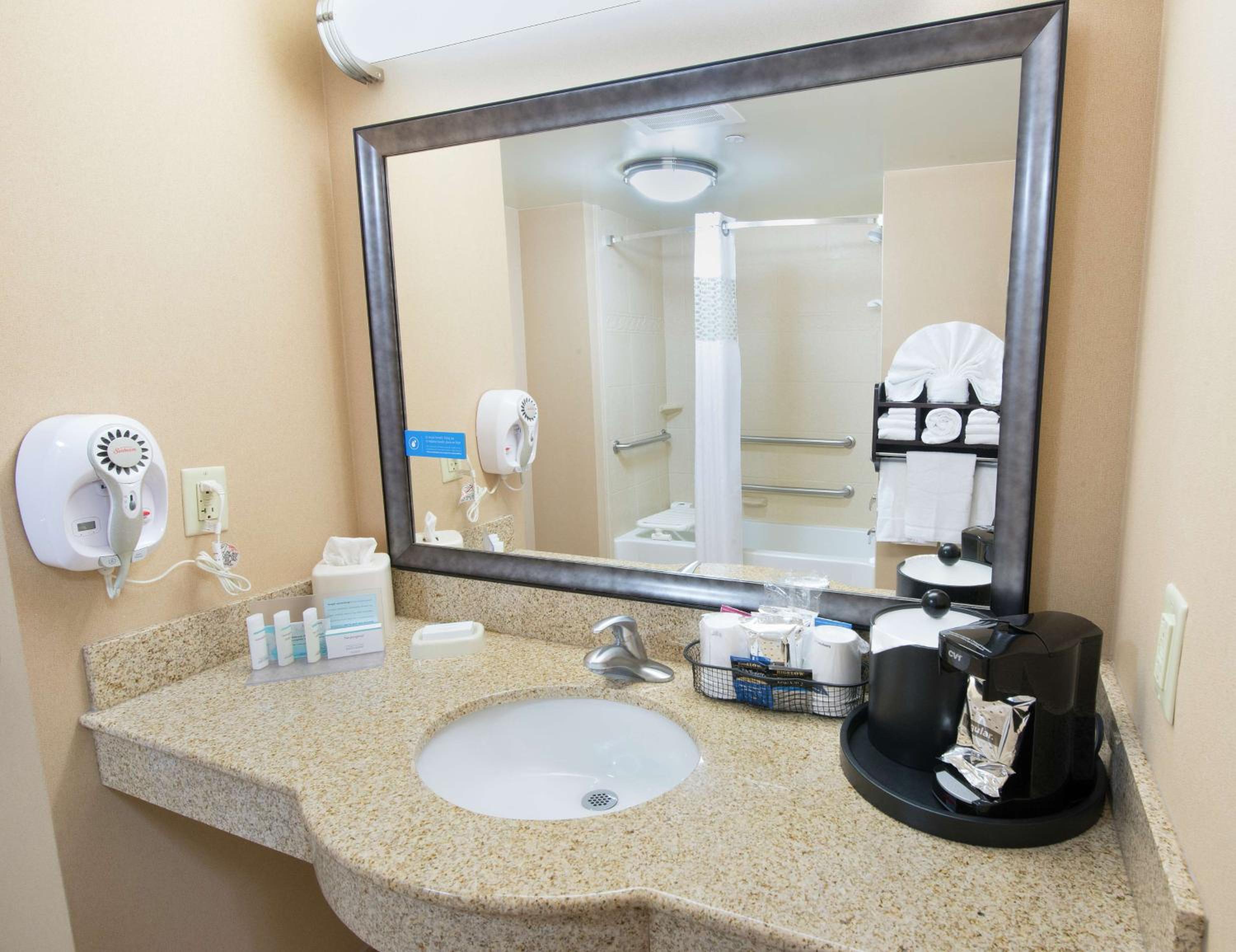 Queen Room with Two Queen Beds - Mobility and Hearing Access/Non-Smoking - Photo 4