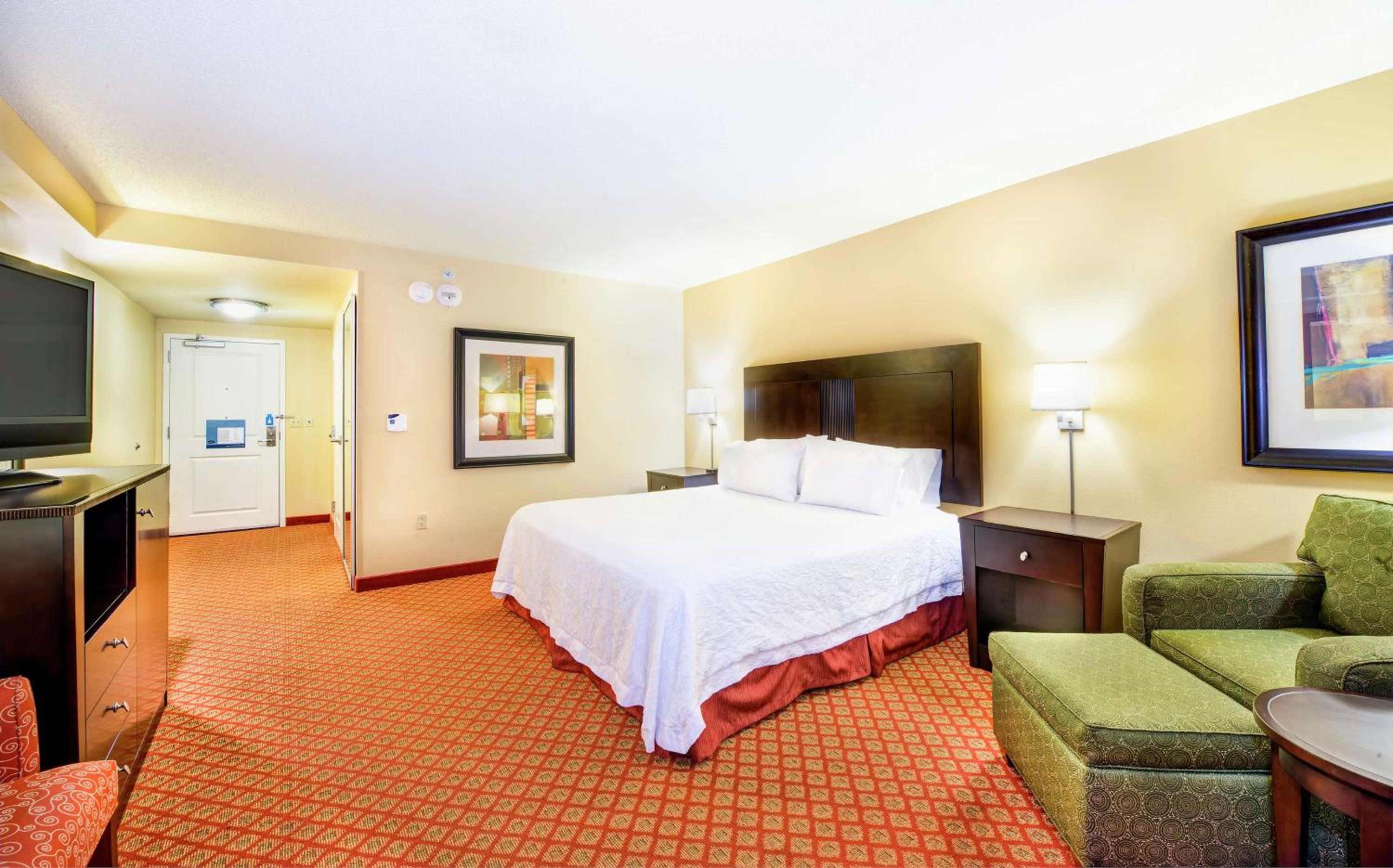 King Room with Accessible Tub - Mobility and Hearing Access/Non-Smoking - Photo 4