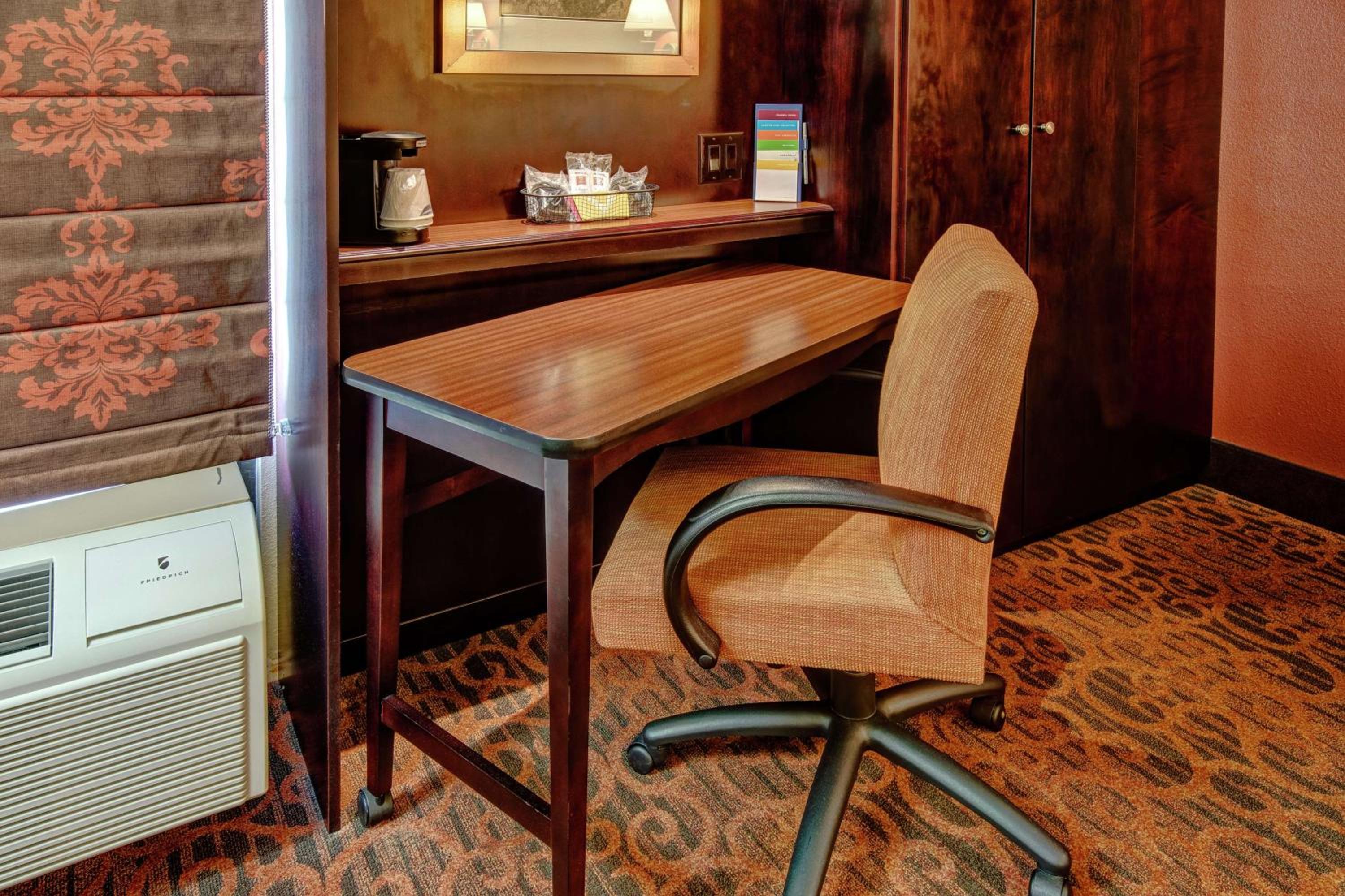 King Room with Kitchenette - Non-Smoking photo 1