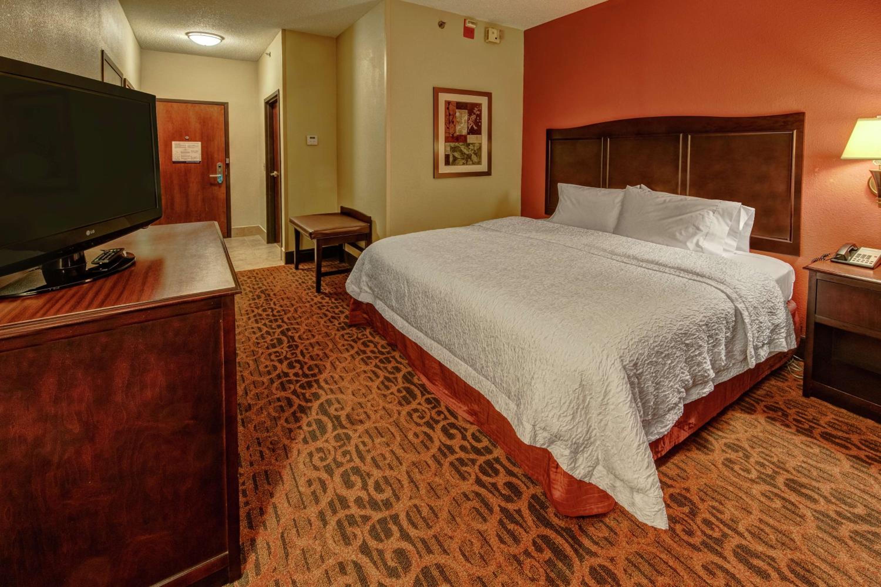 King Room with Accessible Tub - Mobility and Hearing Access/Non-Smoking photo 2
