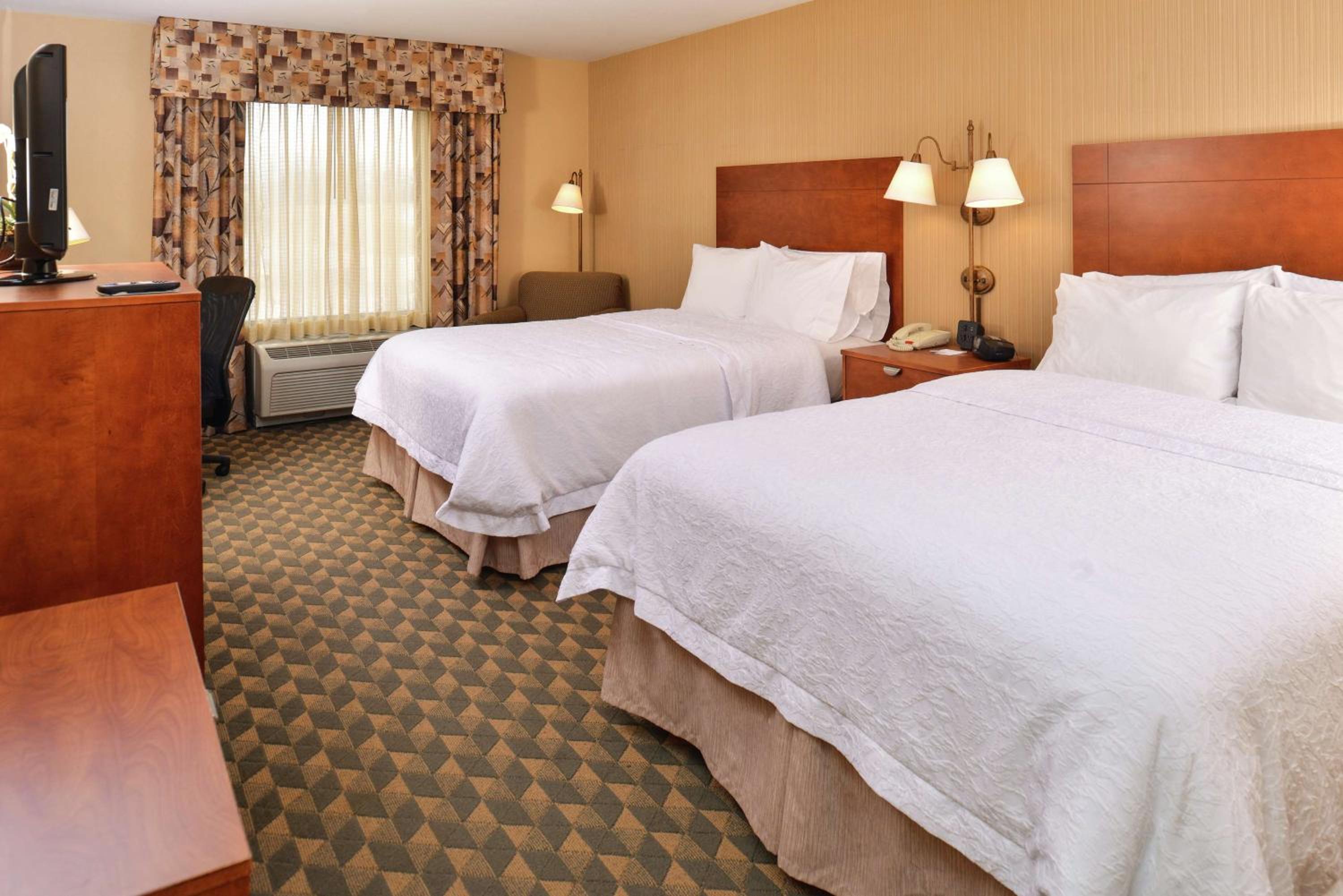 Room with Two Queen Beds - Non-Smoking - Photo 1