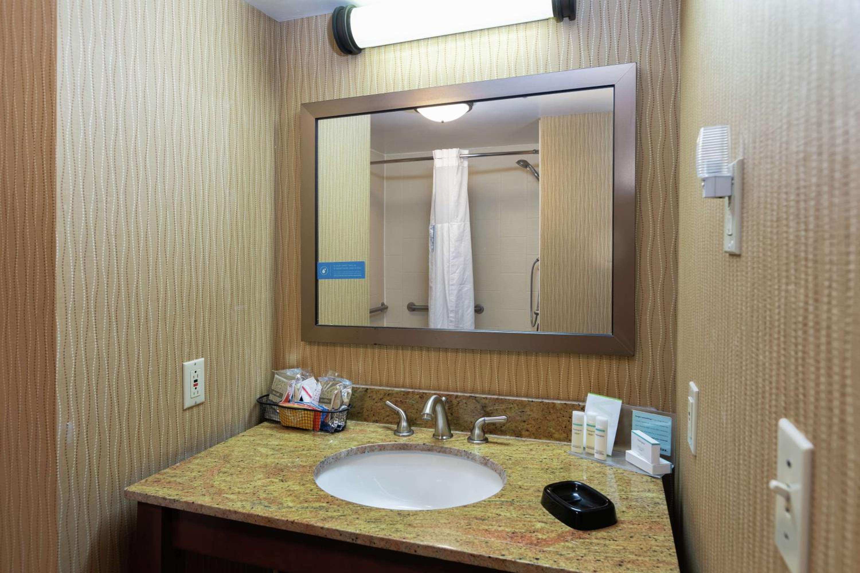 King Room - Mobility Access/Non-Smoking - Photo 2