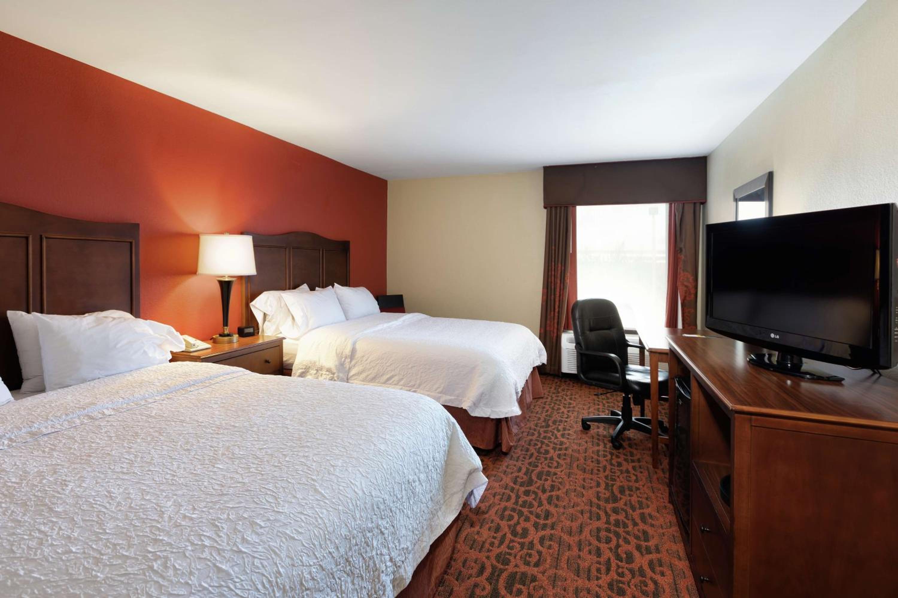 Room with Two Queen Beds - Non-Smoking - Photo 2