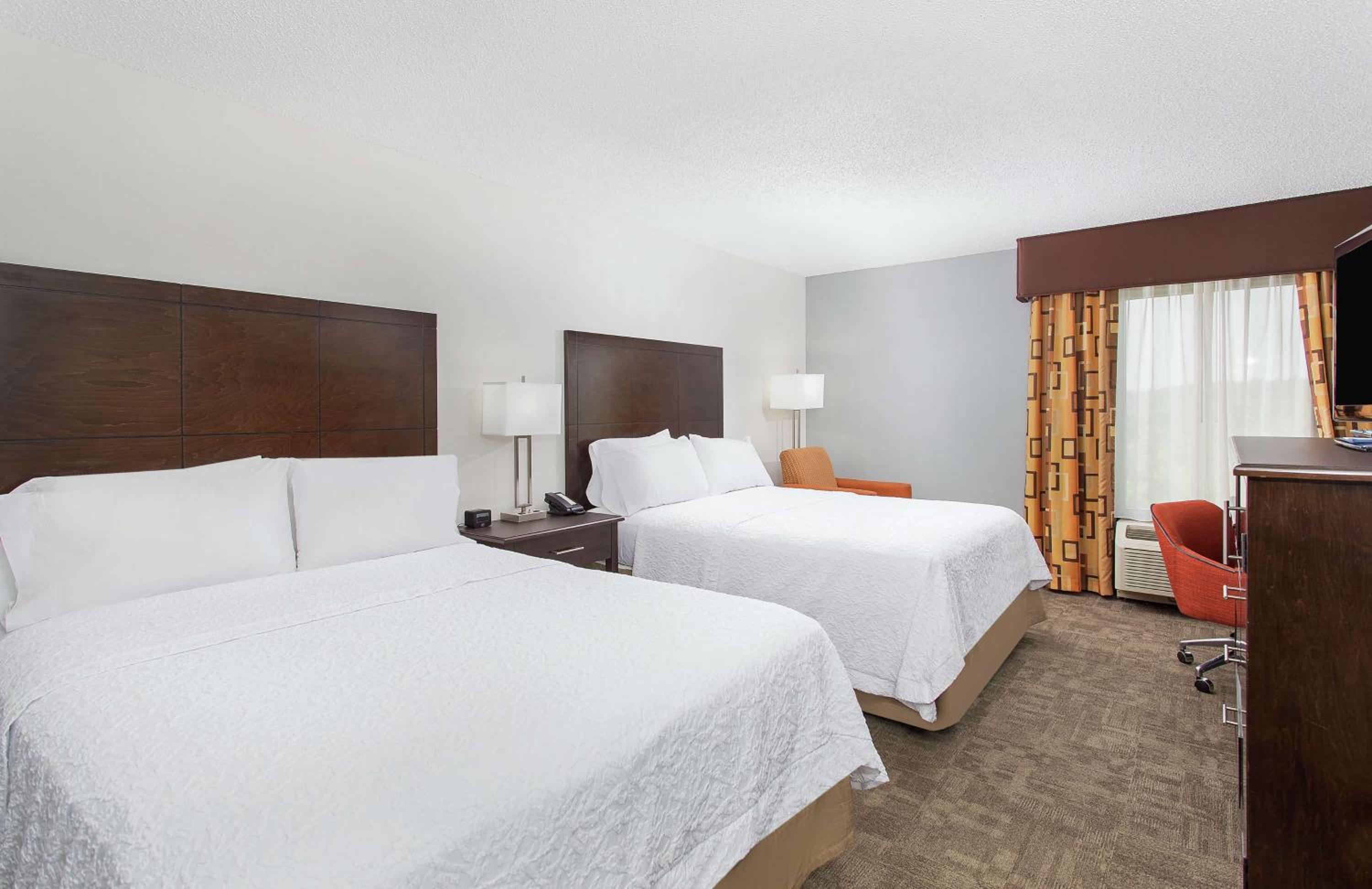 Queen Room with Two Queen Beds - Non-Smoking - Photo 1