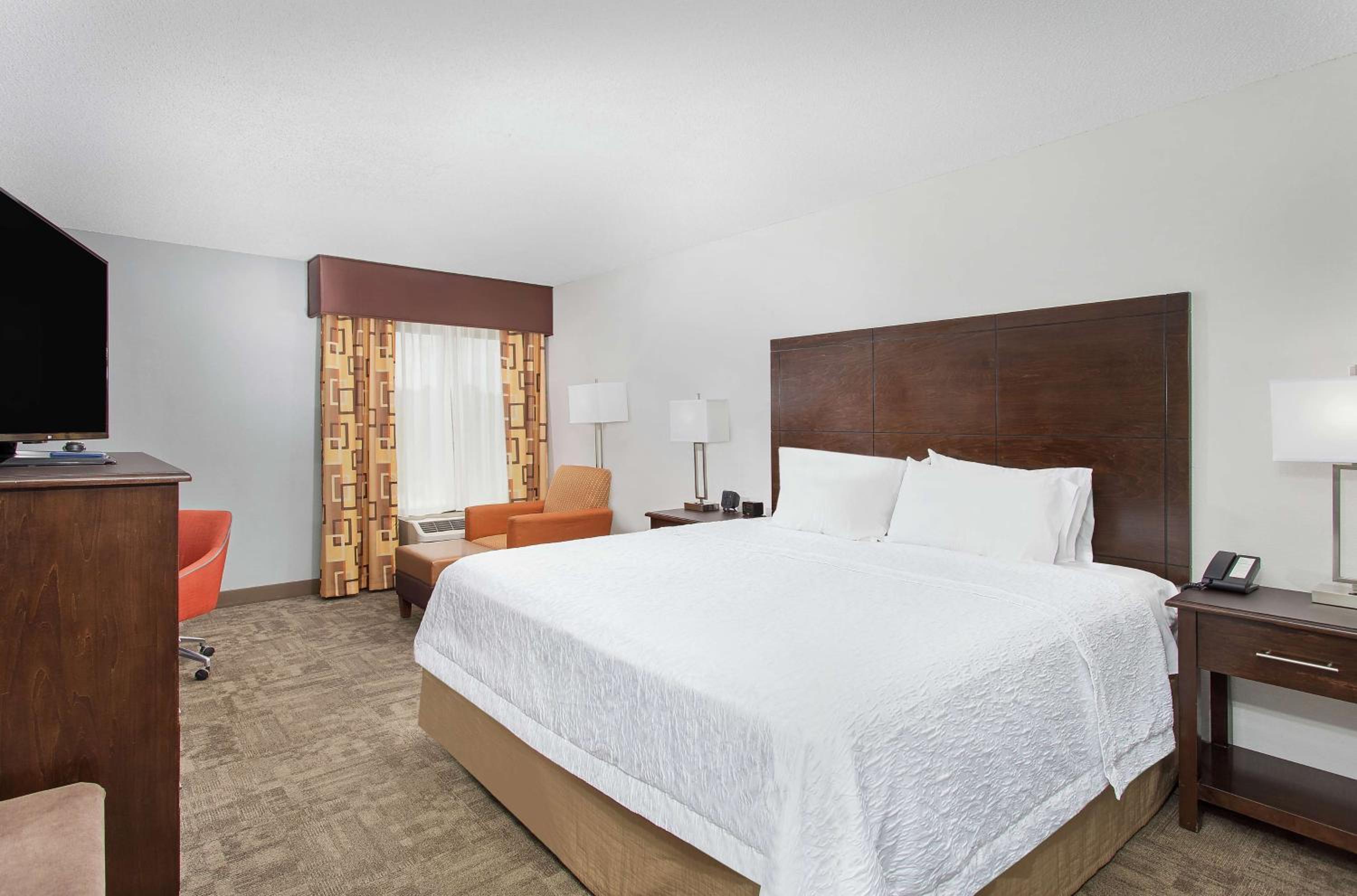King Room with King Bed - Non-Smoking - Photo 1