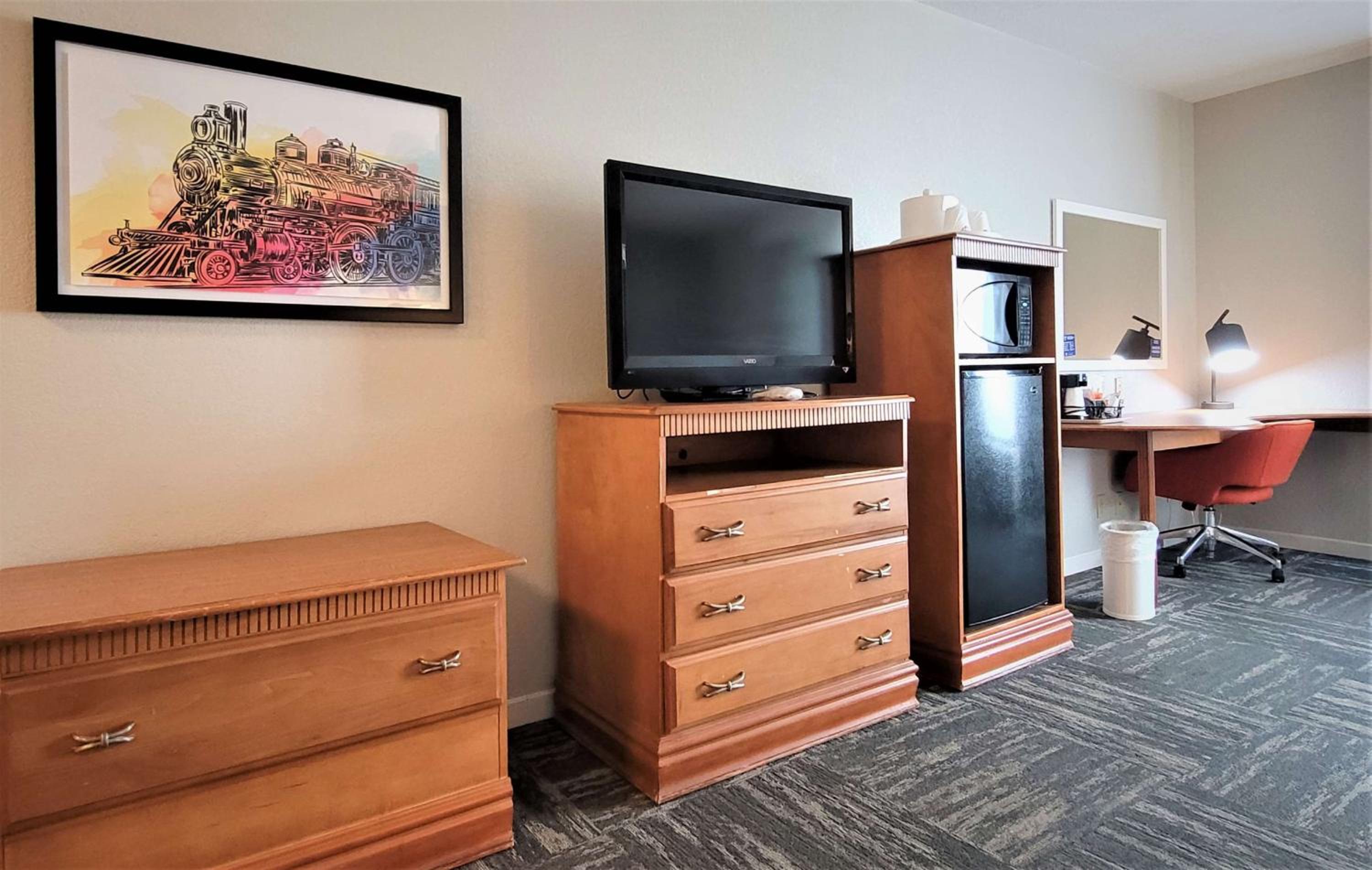 Queen Room with Two Queen Beds - Mobility Access/Non-Smoking - Photo 2