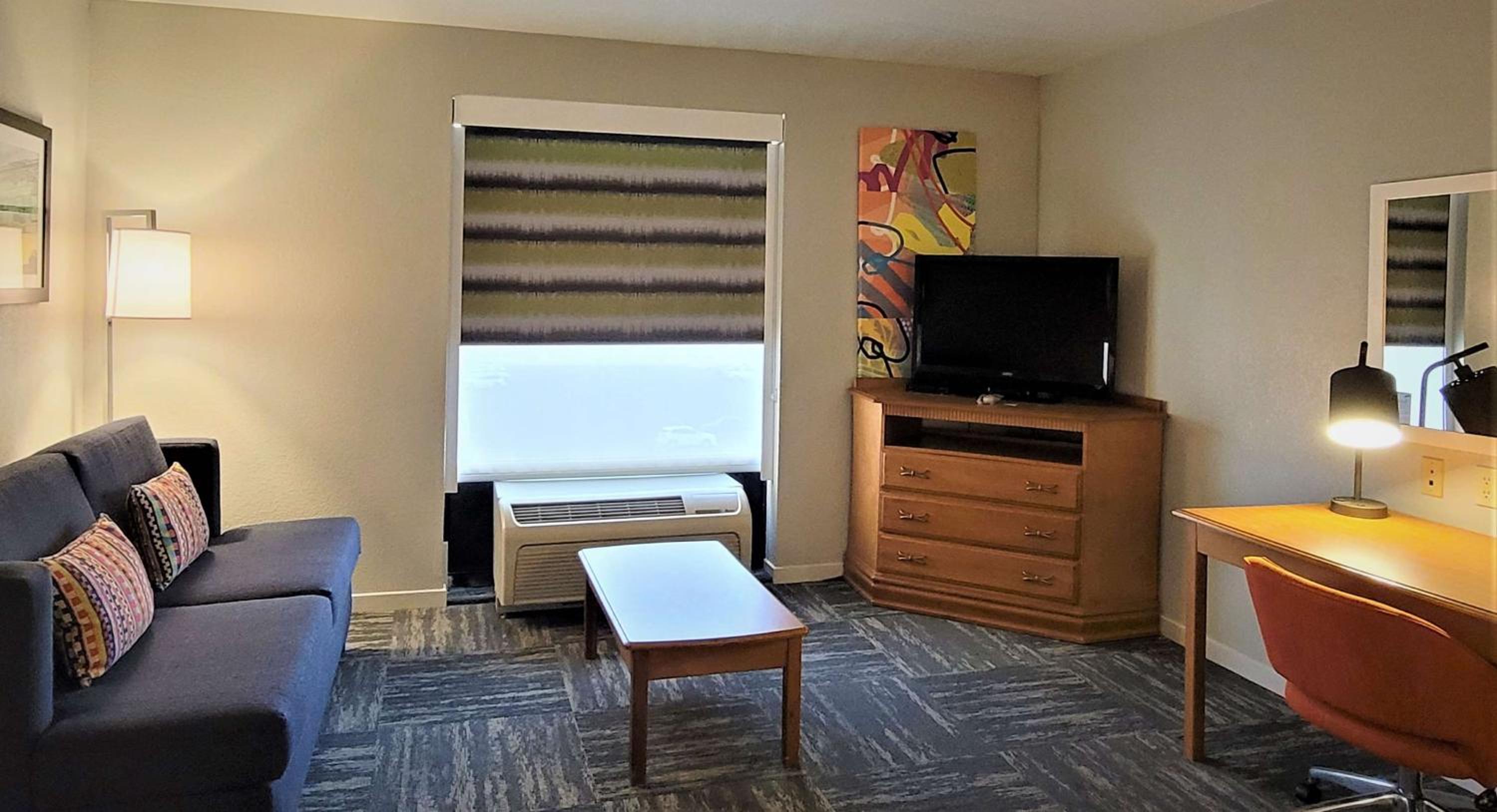 King Room with Sofa Bed and Study - Non-Smoking - Photo 1
