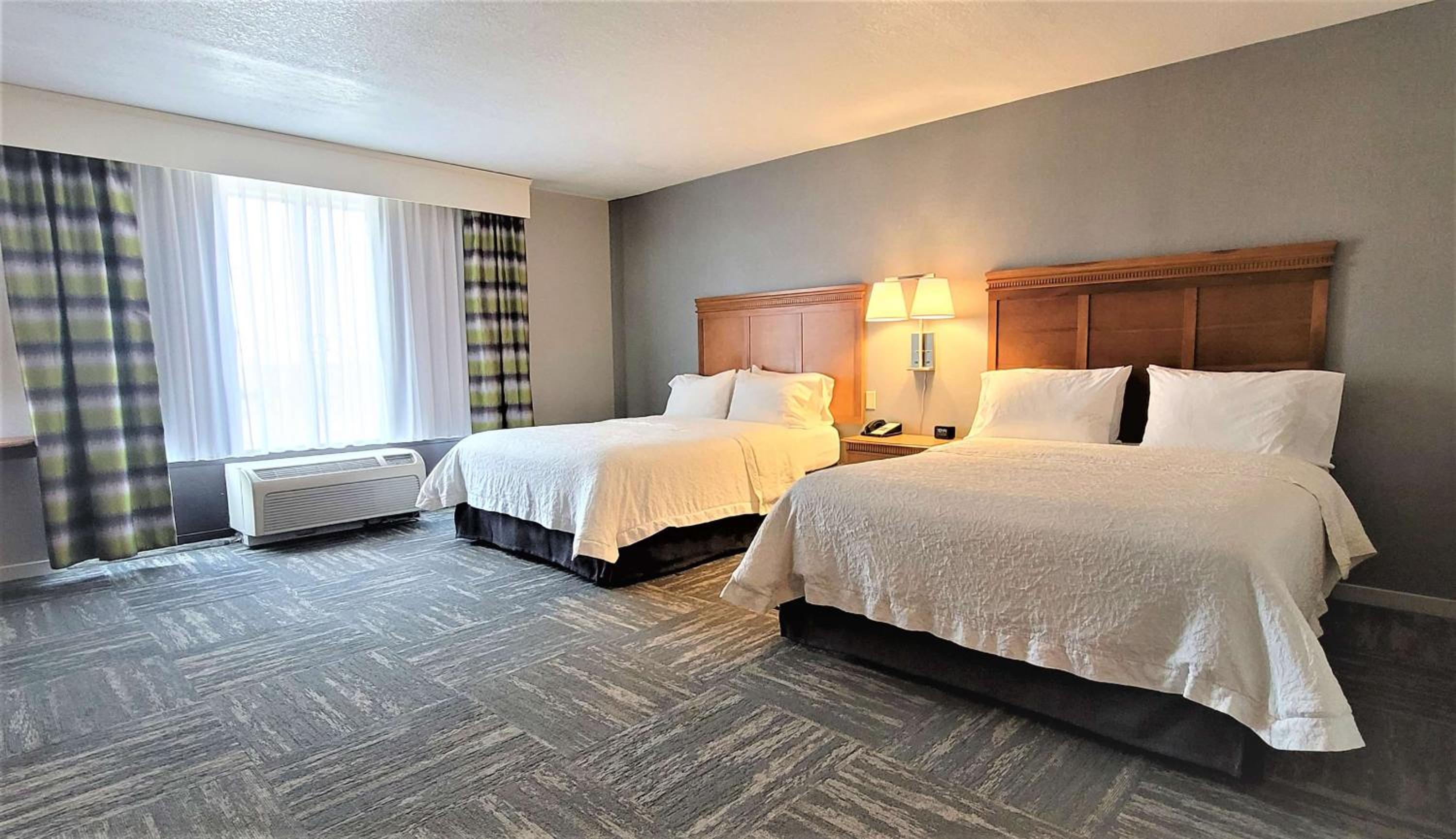 Queen Room with Two Queen Beds - Mobility Access/Non-Smoking - Photo 1