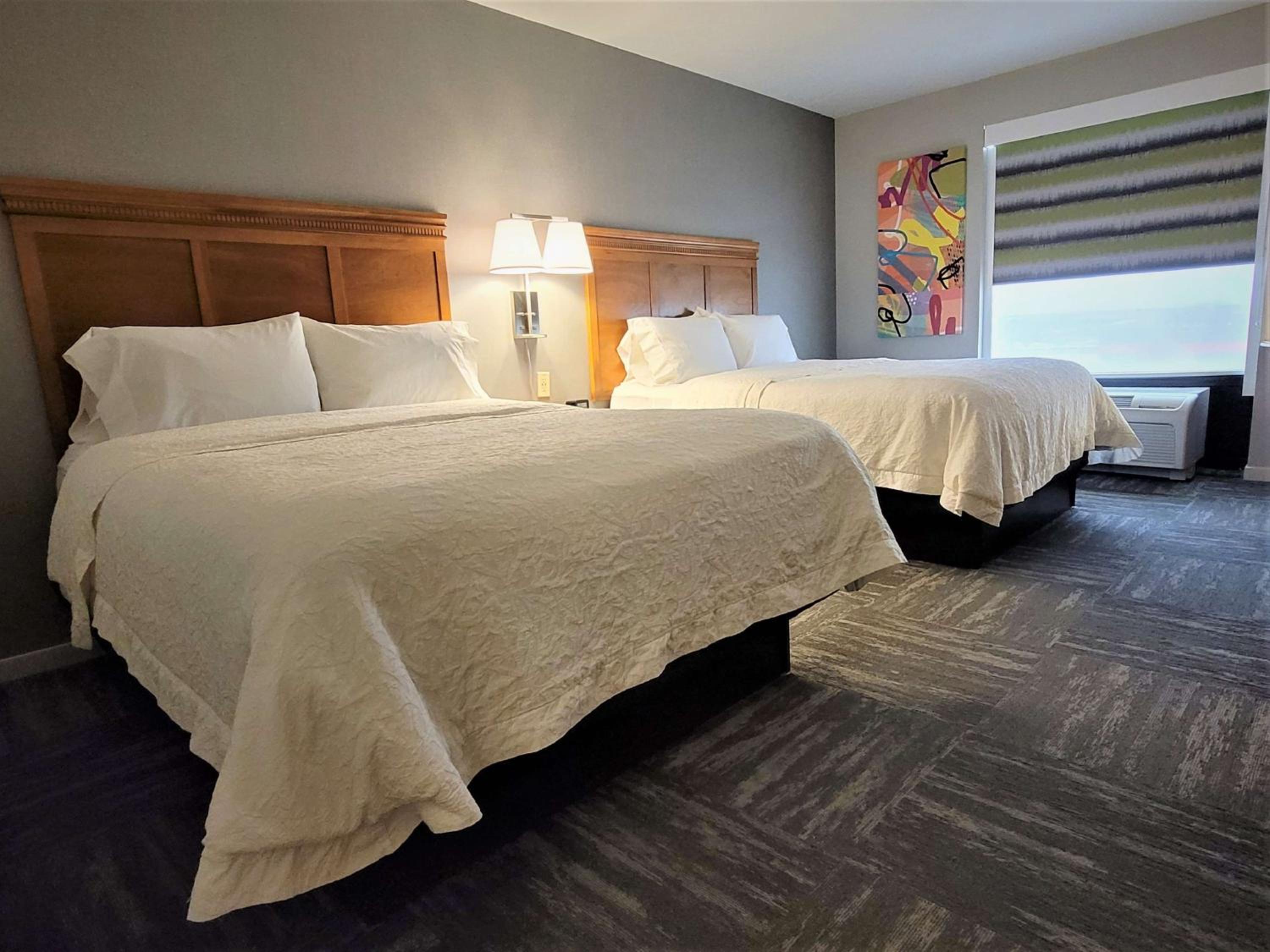 Room with Two Queen Beds - Non-Smoking - Photo 2