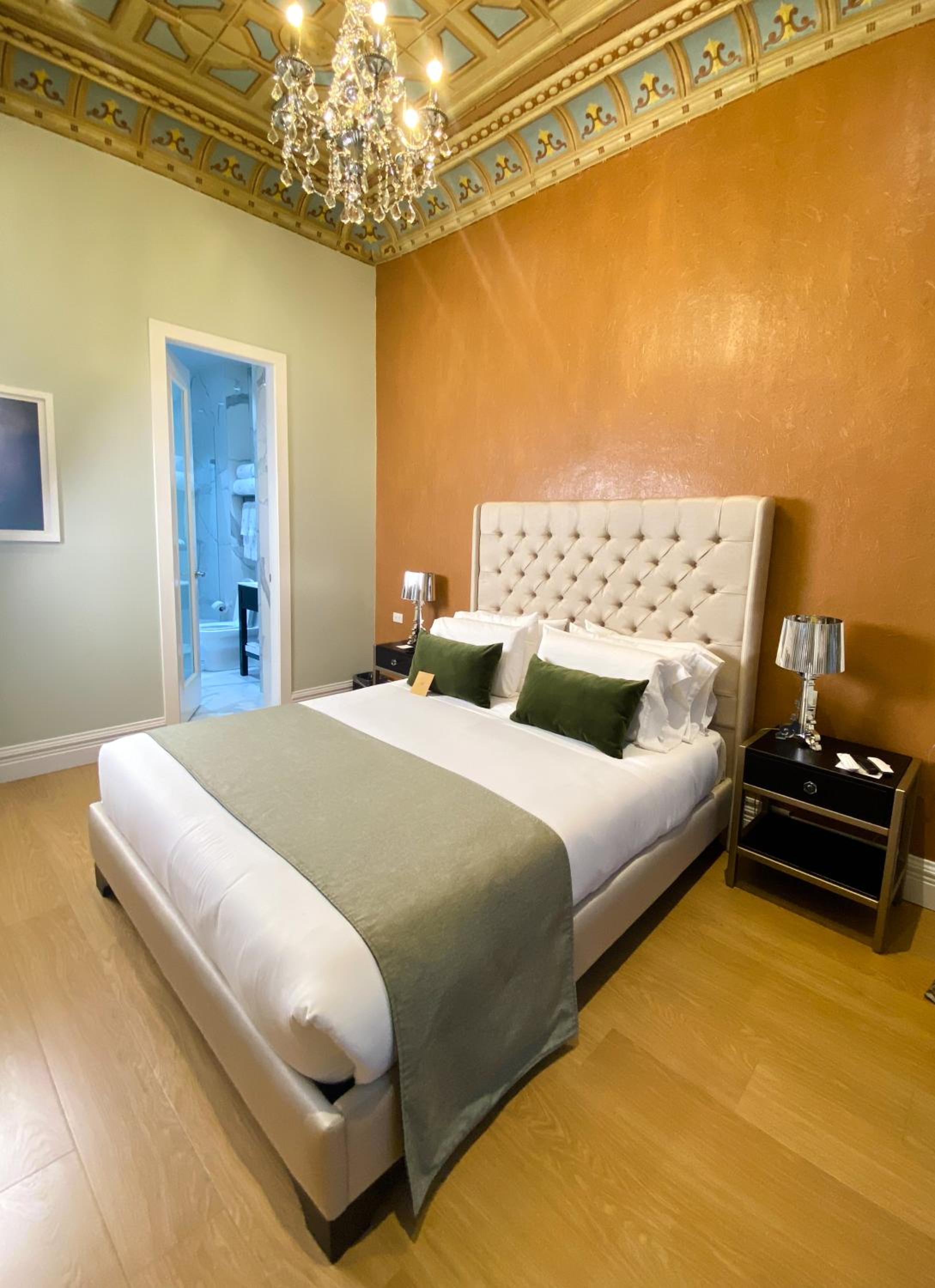Deluxe Double Room with Balcony photo 3