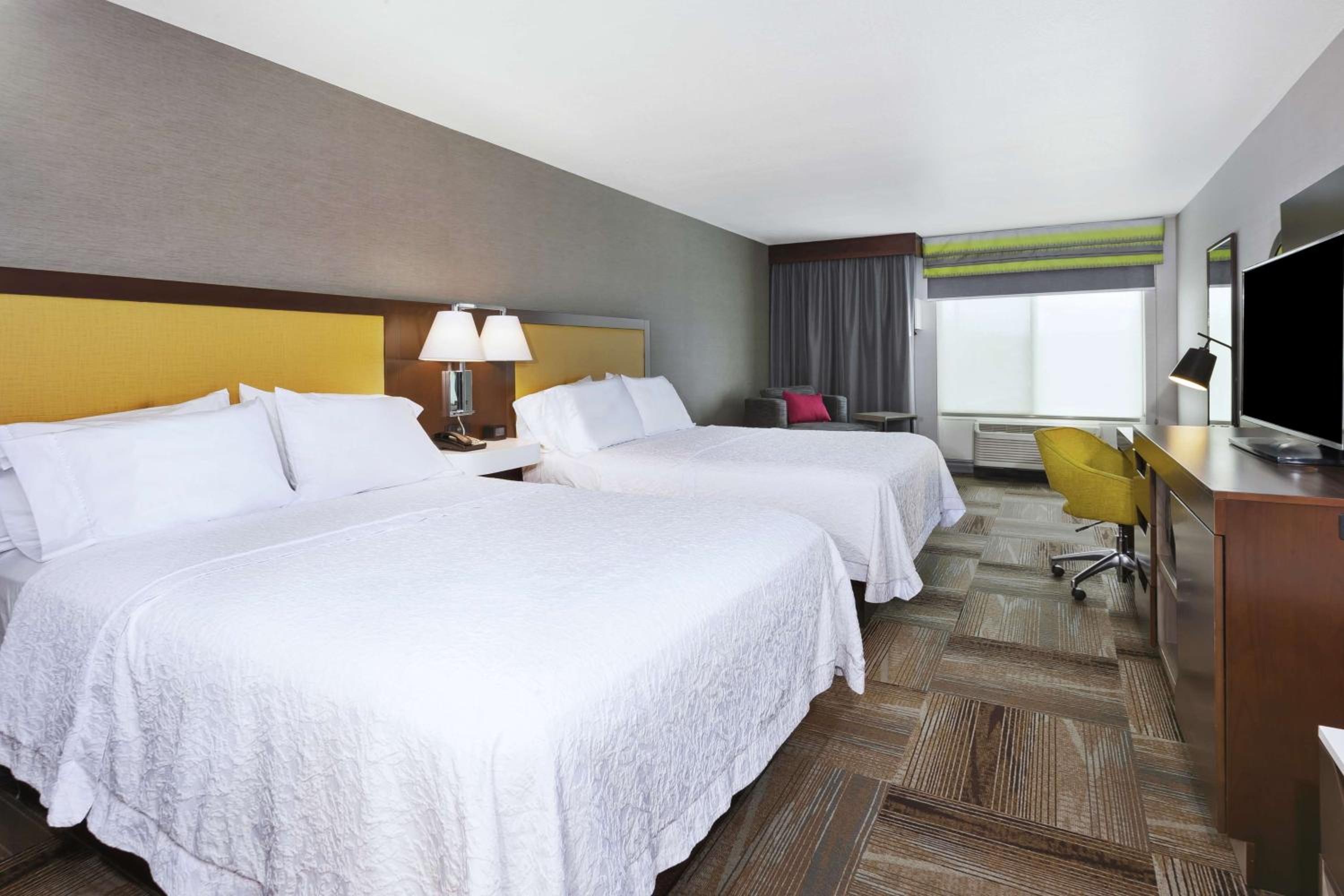 Room with Two Queen Beds - Non-Smoking - Photo 1