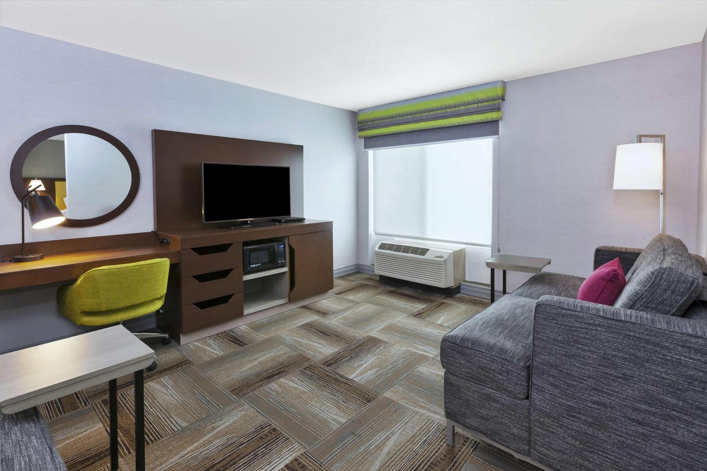 One-Bedroom King Suite with Whirlpool - Non-Smoking