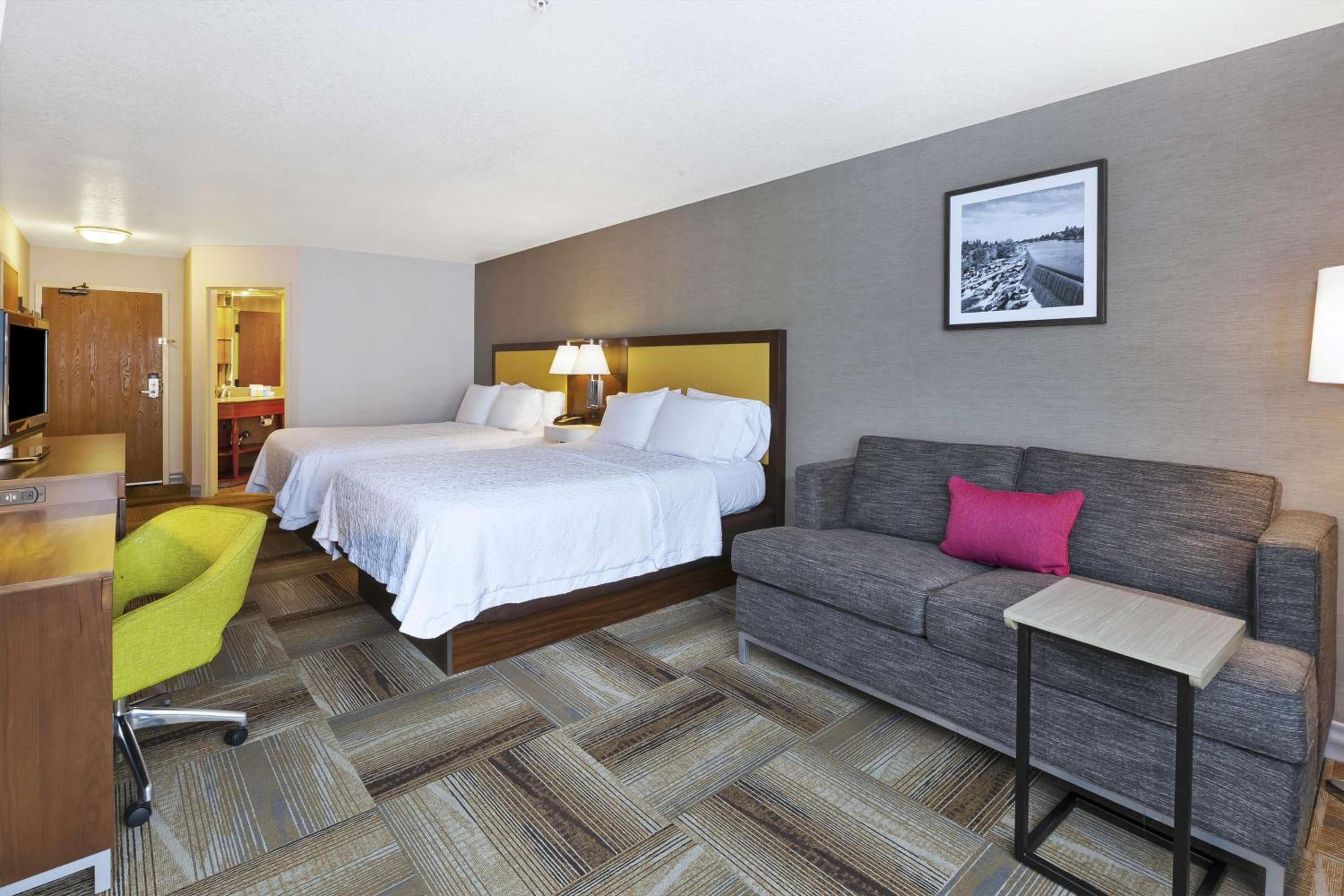 Queen Suite with Sofa Bed - Non-Smoking