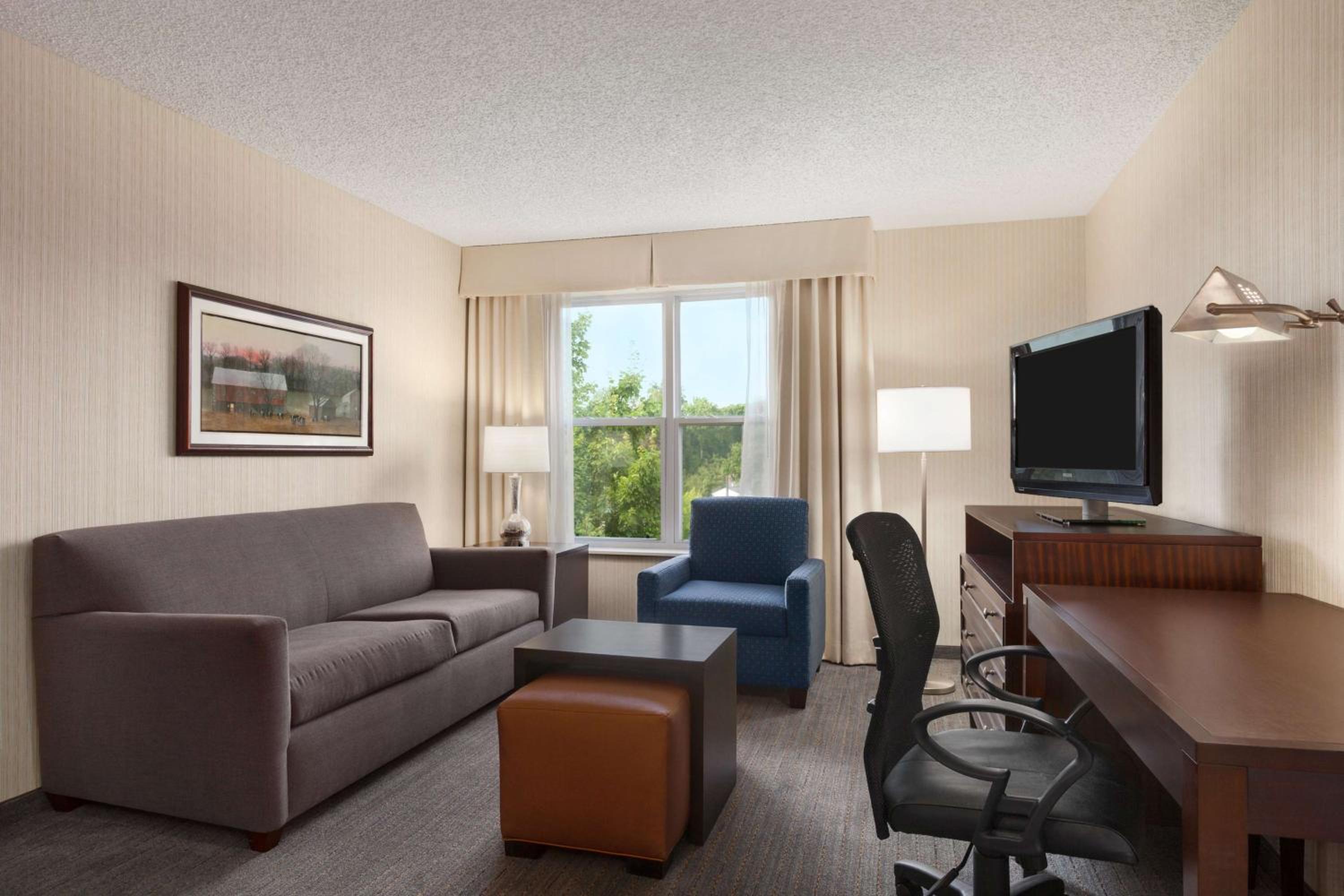 Two-Bedroom Suite with One King And Two Double Beds - Non-Smoking