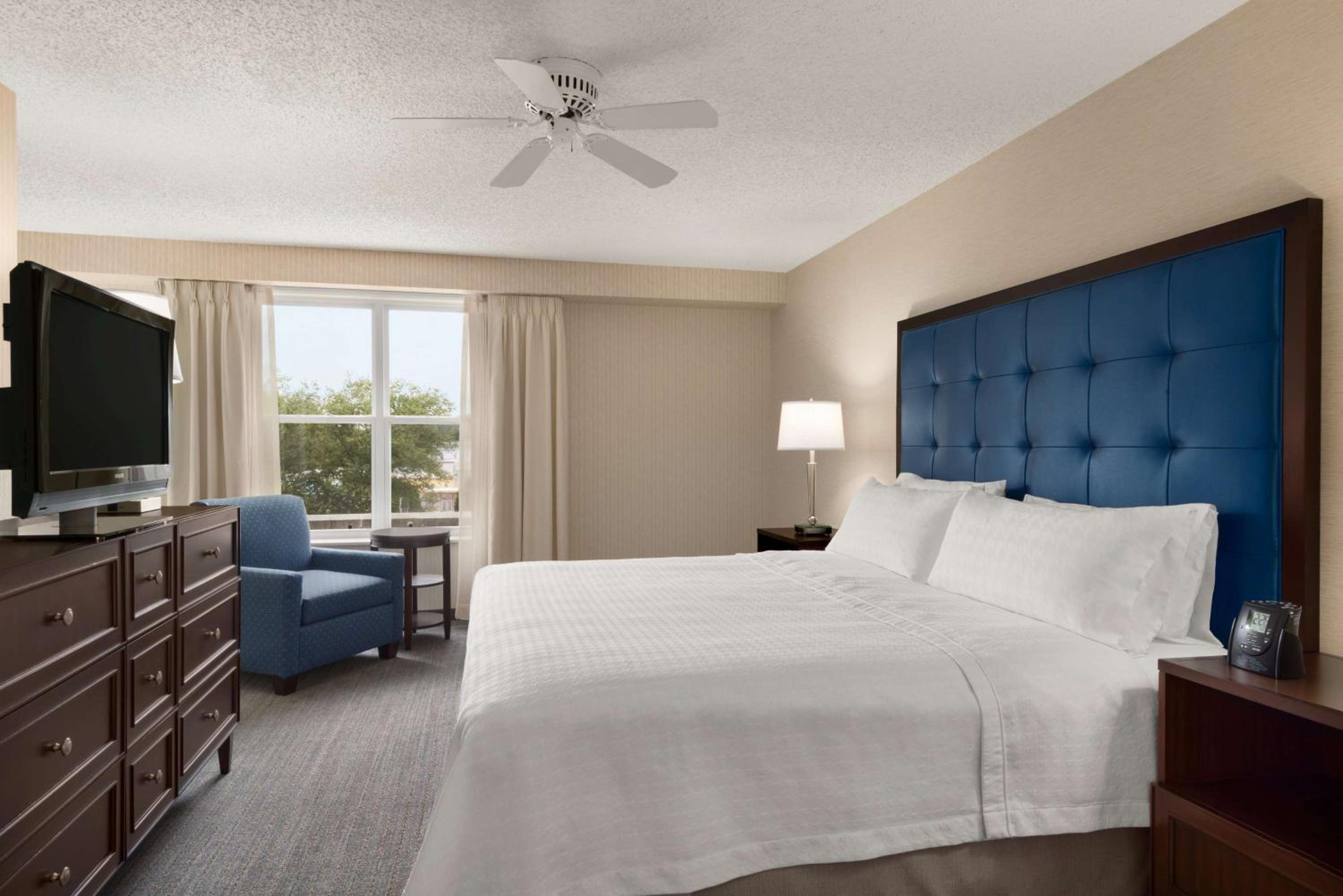 King Suite - Mobility Access/Non-Smoking photo 2
